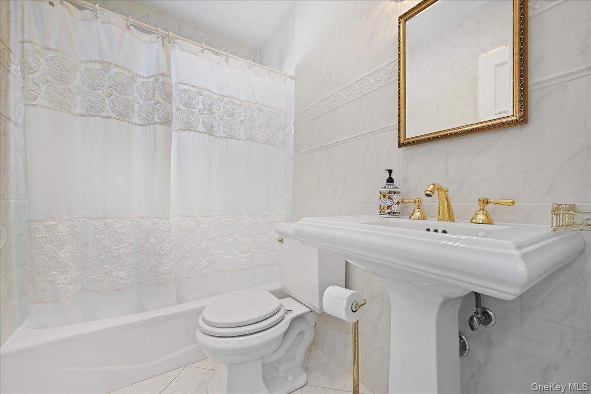 #17 photo, 38 Irving Lane, New Hyde Park , NY 11040