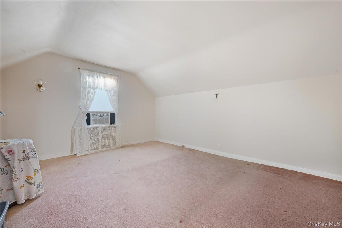 #20 photo, 38 Irving Lane, New Hyde Park , NY 11040