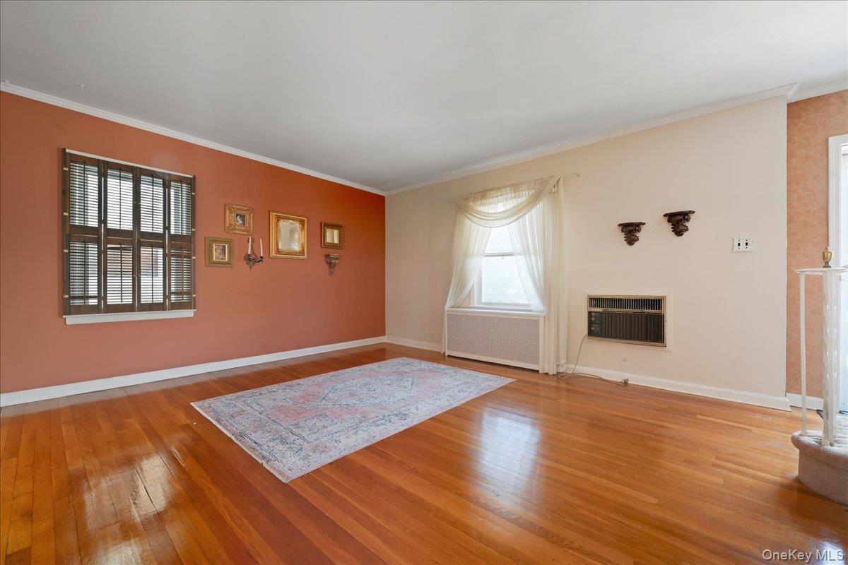 #5 photo, 38 Irving Lane, New Hyde Park , NY 11040