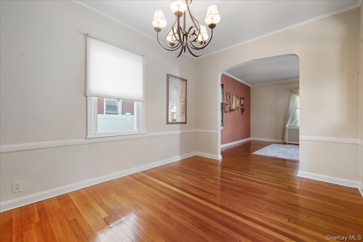 #9 photo, 38 Irving Lane, New Hyde Park , NY 11040