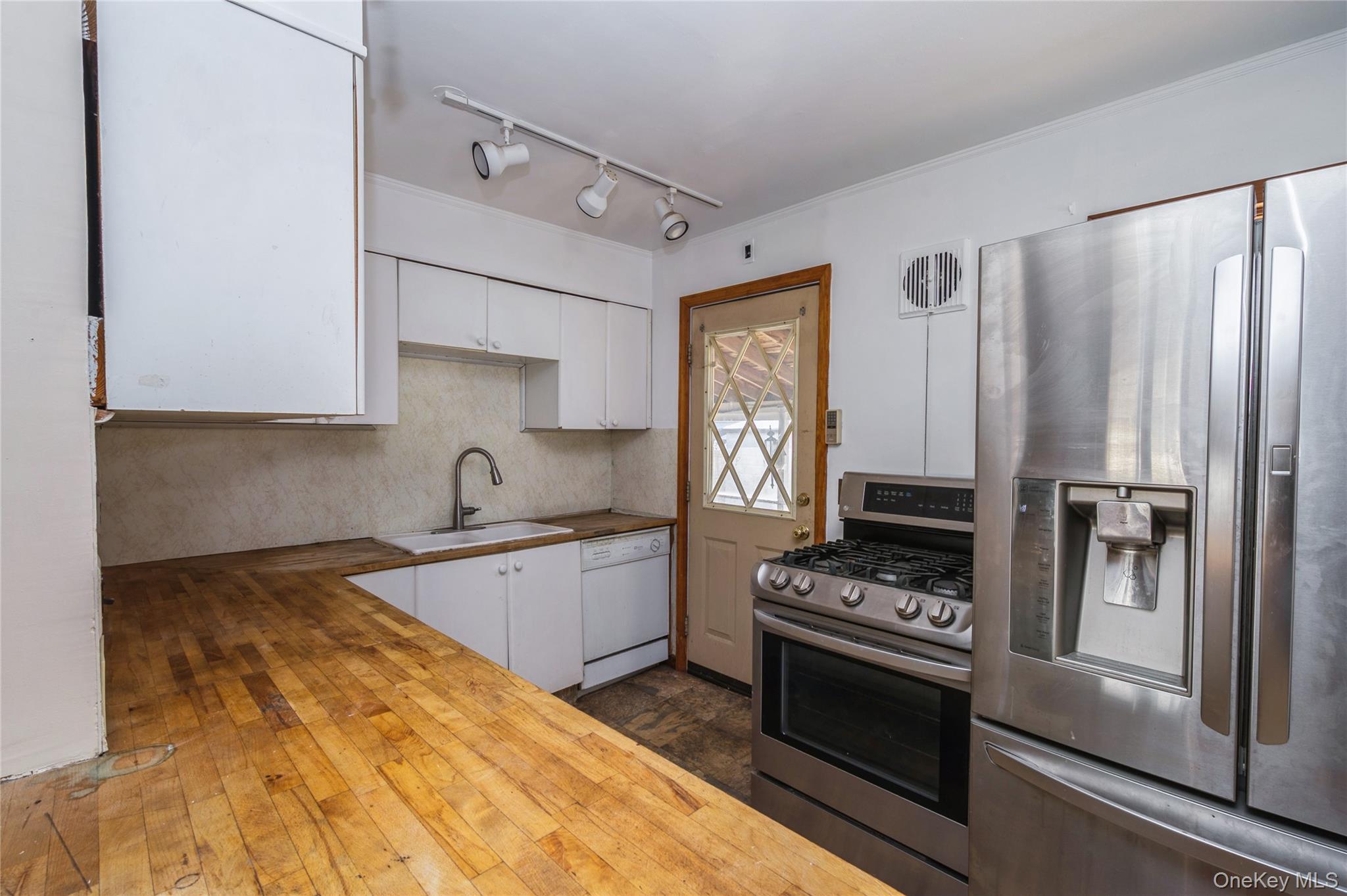 #12 photo, 54 31st Street, Copiague , NY 11726