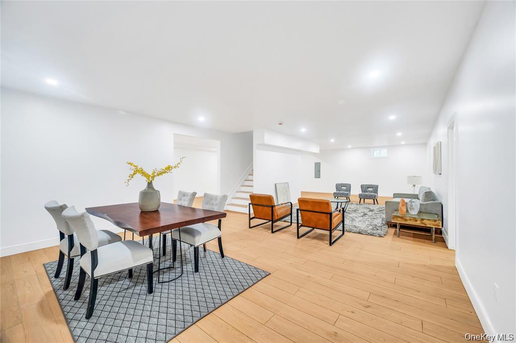 #19 photo, 8 Schoolhouse Road, Нассау ‖ Levittown , NY 11756