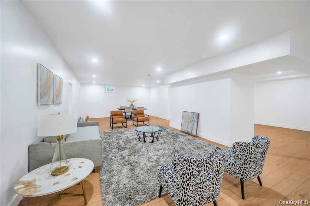 #20 photo, 8 Schoolhouse Road, Нассау ‖ Levittown , NY 11756