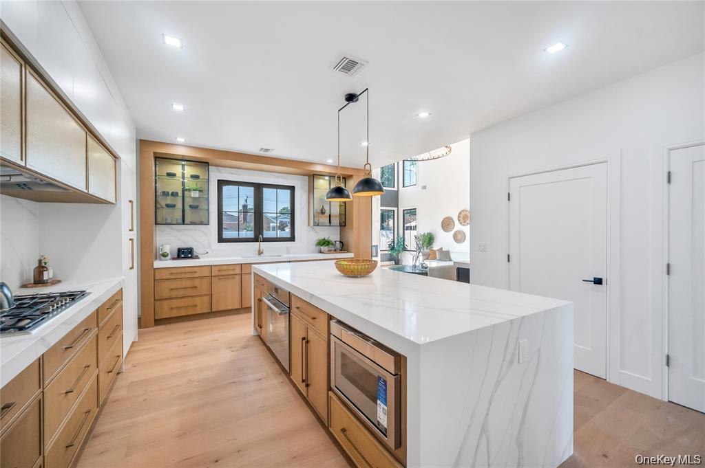 #8 photo, 8 Schoolhouse Road, Нассау ‖ Levittown , NY 11756