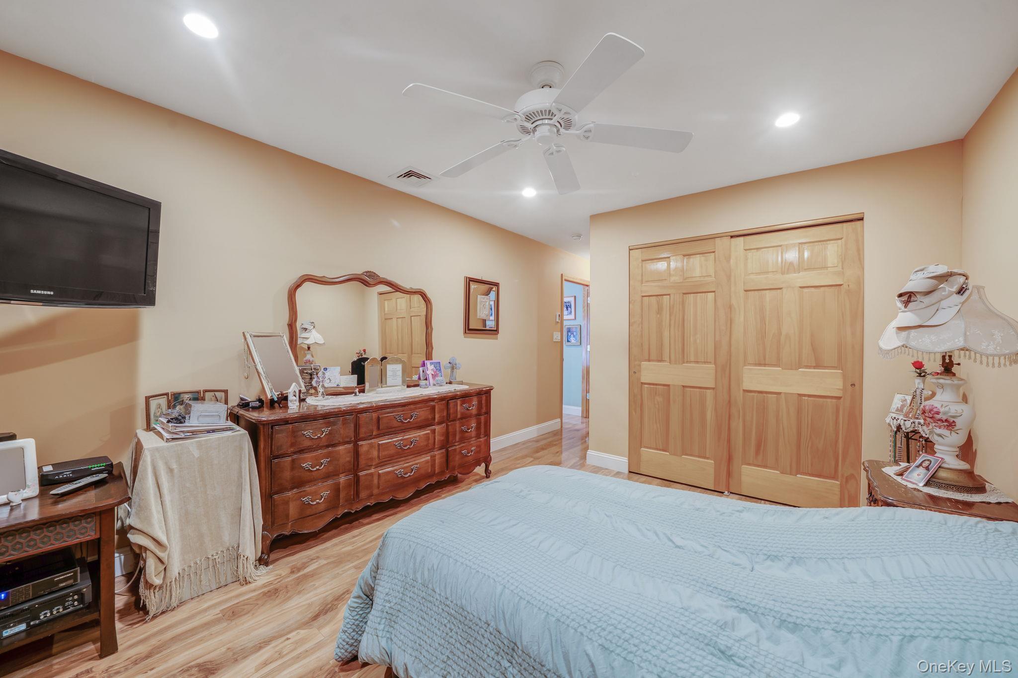 #17 photo, 1107 Cabot Court, سوفولك Saint James , NY 11780