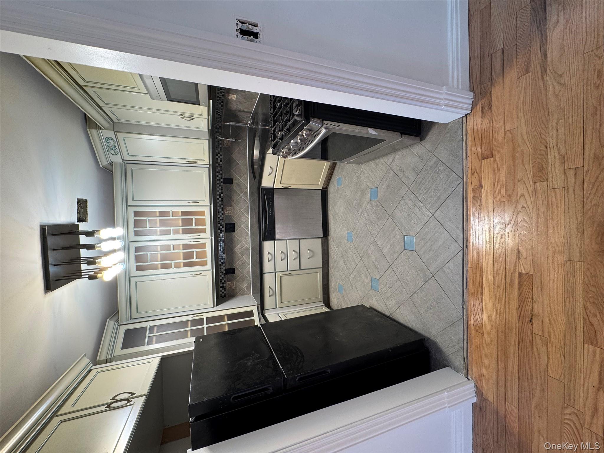 #6 photo, 10314 169th Street, Jamaica , NY 11433