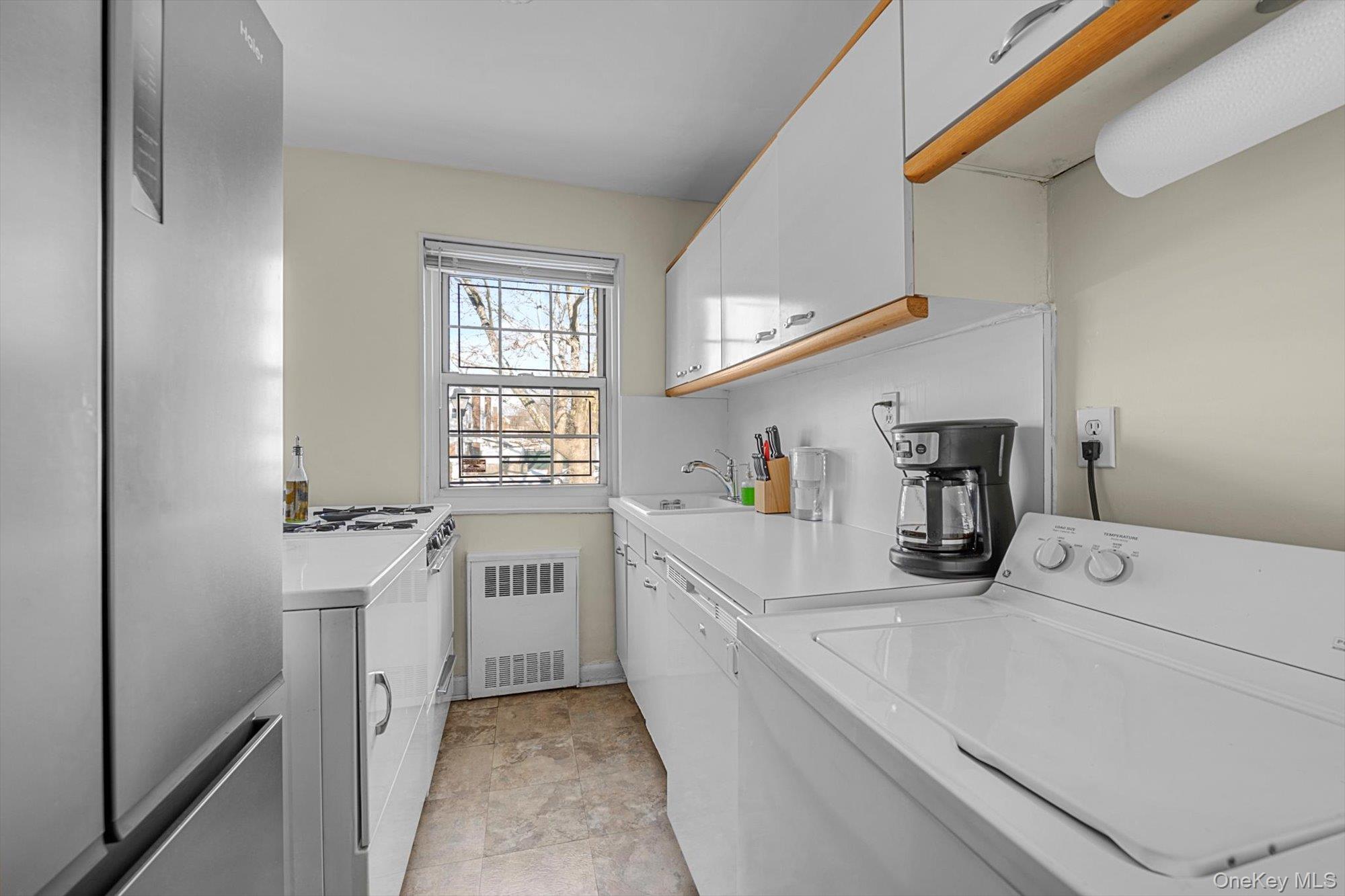 #6 photo, 212-10 69 Avenue, Bayside , NY 11364