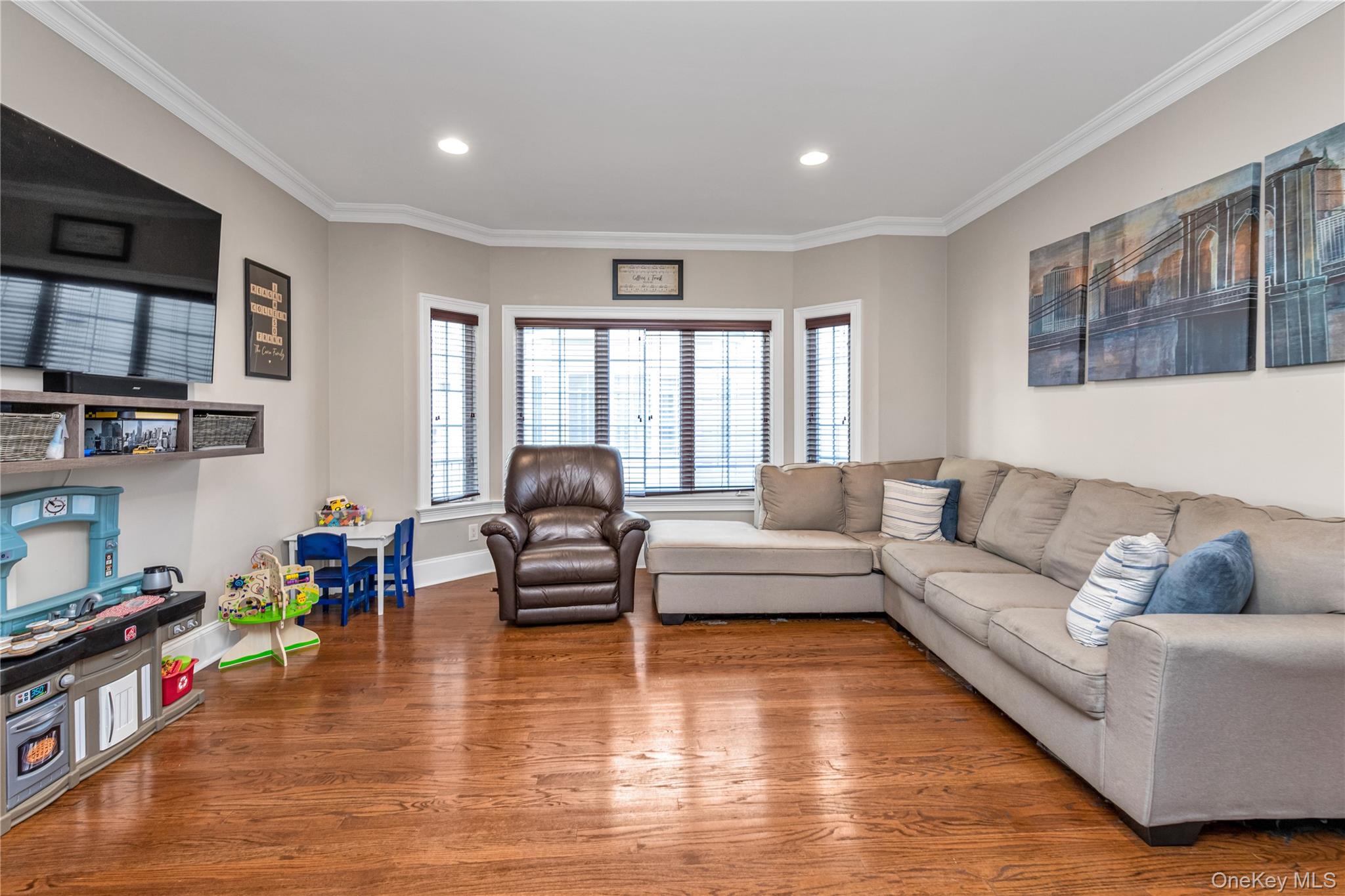 #12 photo, 115 Lincoln Avenue, Rockville Centre , NY 11570