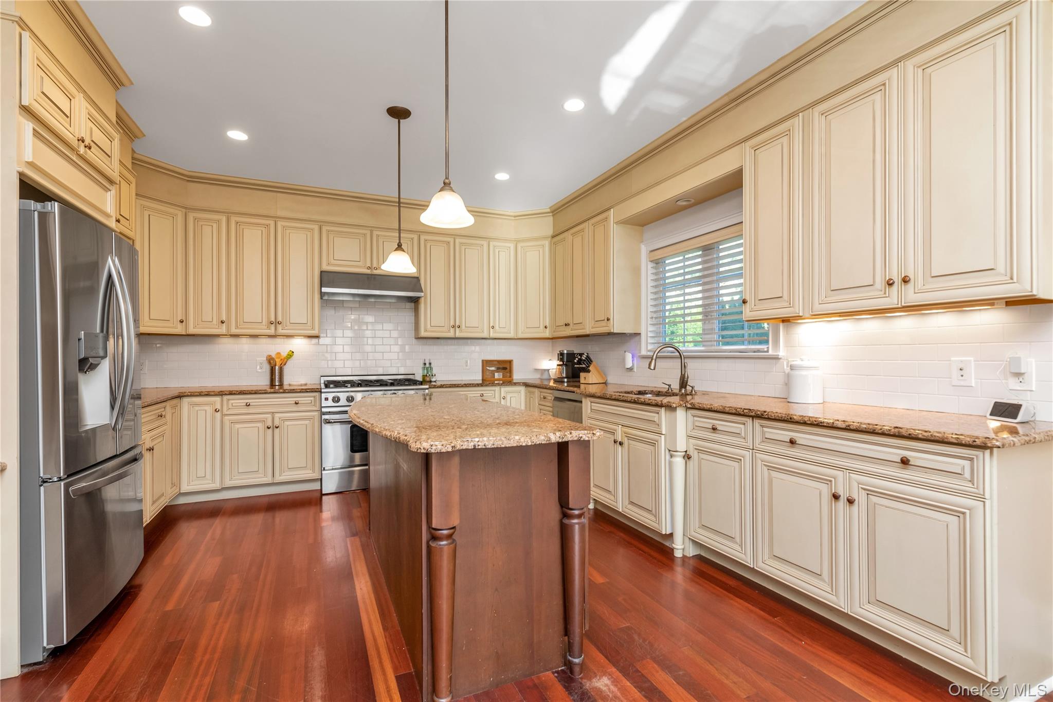 #8 photo, 115 Lincoln Avenue, Rockville Centre , NY 11570