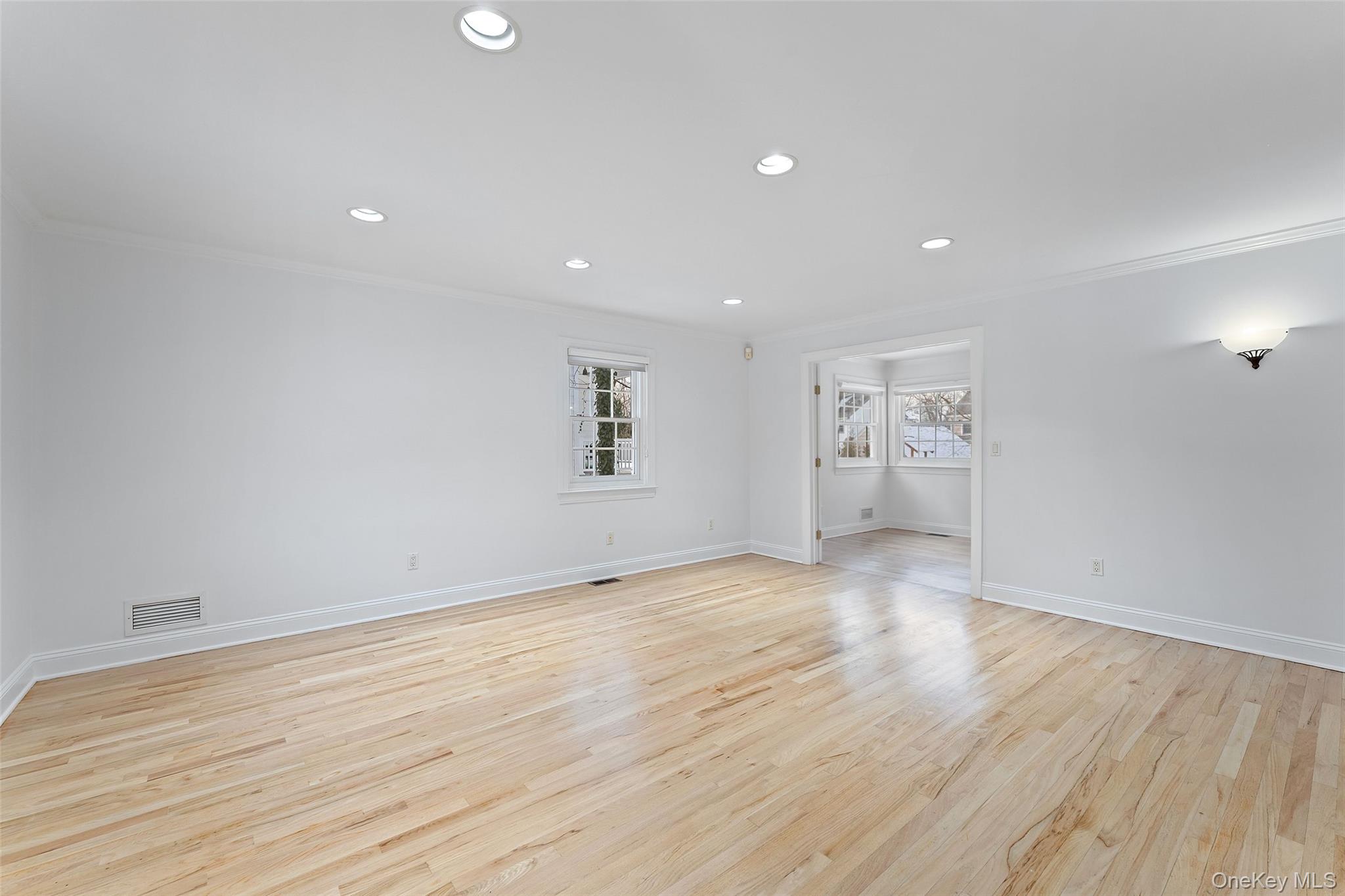 #4 photo, 14 Wakefield Road, Scarsdale , NY 10583