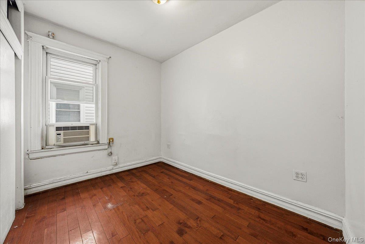 #11 photo, 2304 Glebe Avenue, Bronx , NY 10462