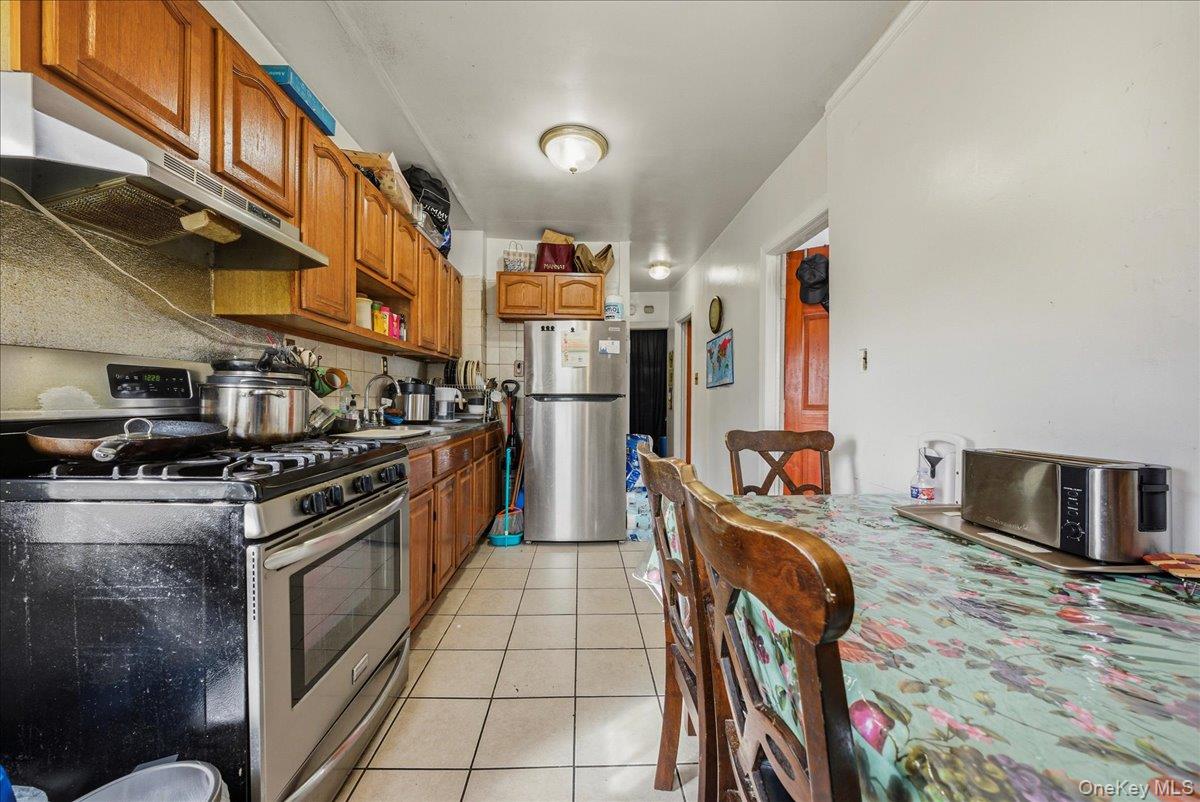 #20 photo, 2304 Glebe Avenue, Bronx , NY 10462