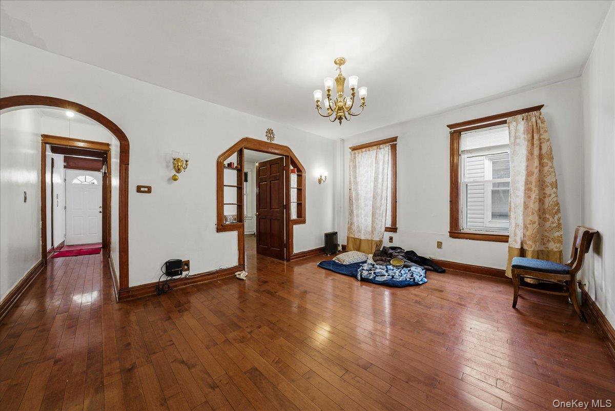 #4 photo, 2304 Glebe Avenue, Bronx , NY 10462
