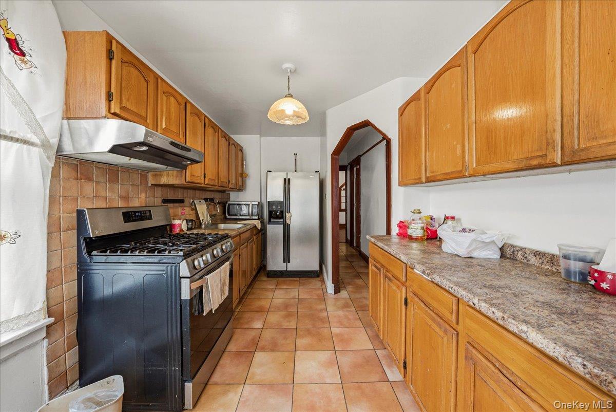 #8 photo, 2304 Glebe Avenue, Bronx , NY 10462