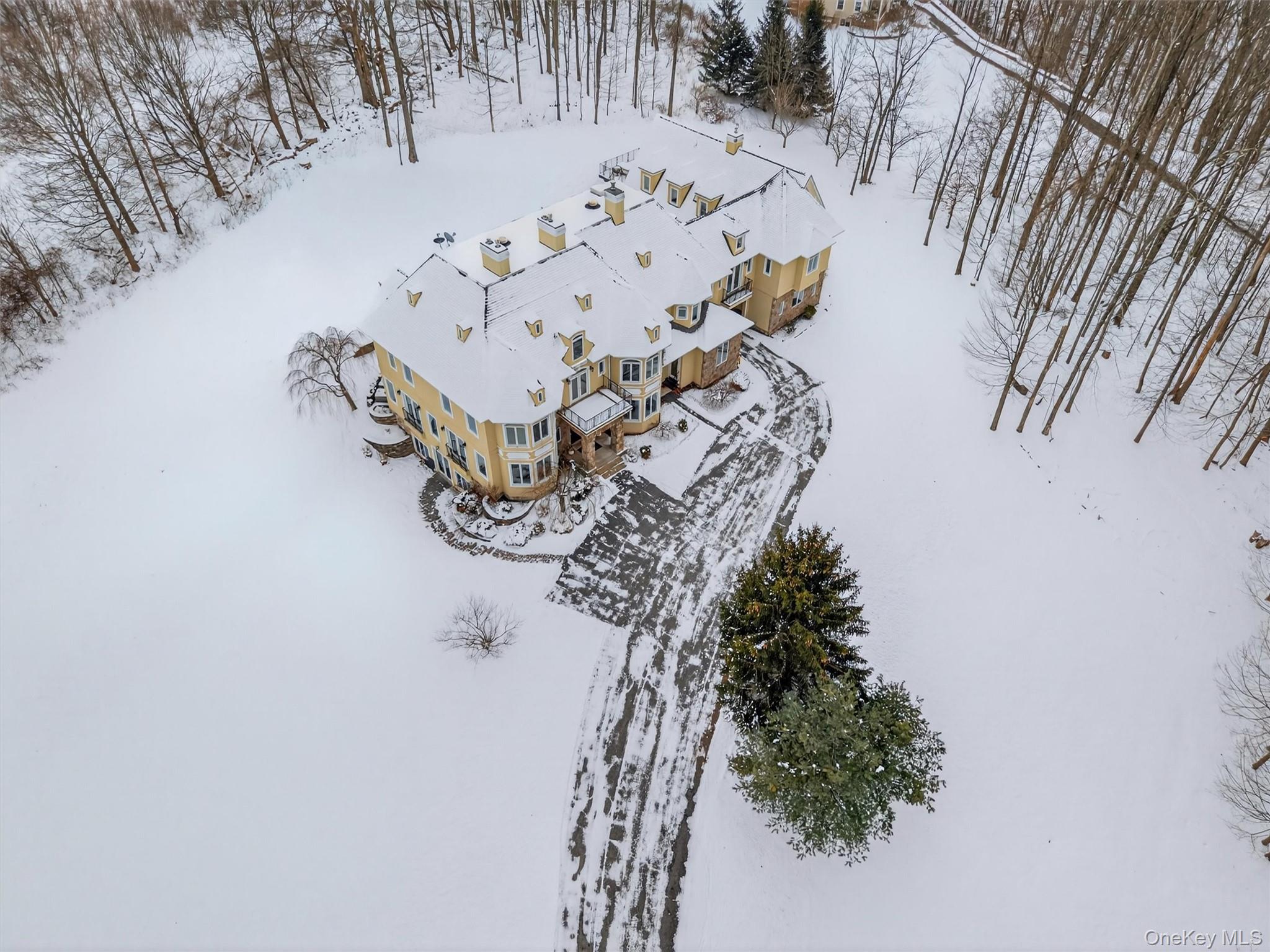 #4 photo, 35 Balmoral Court, Harriman , NY 10926