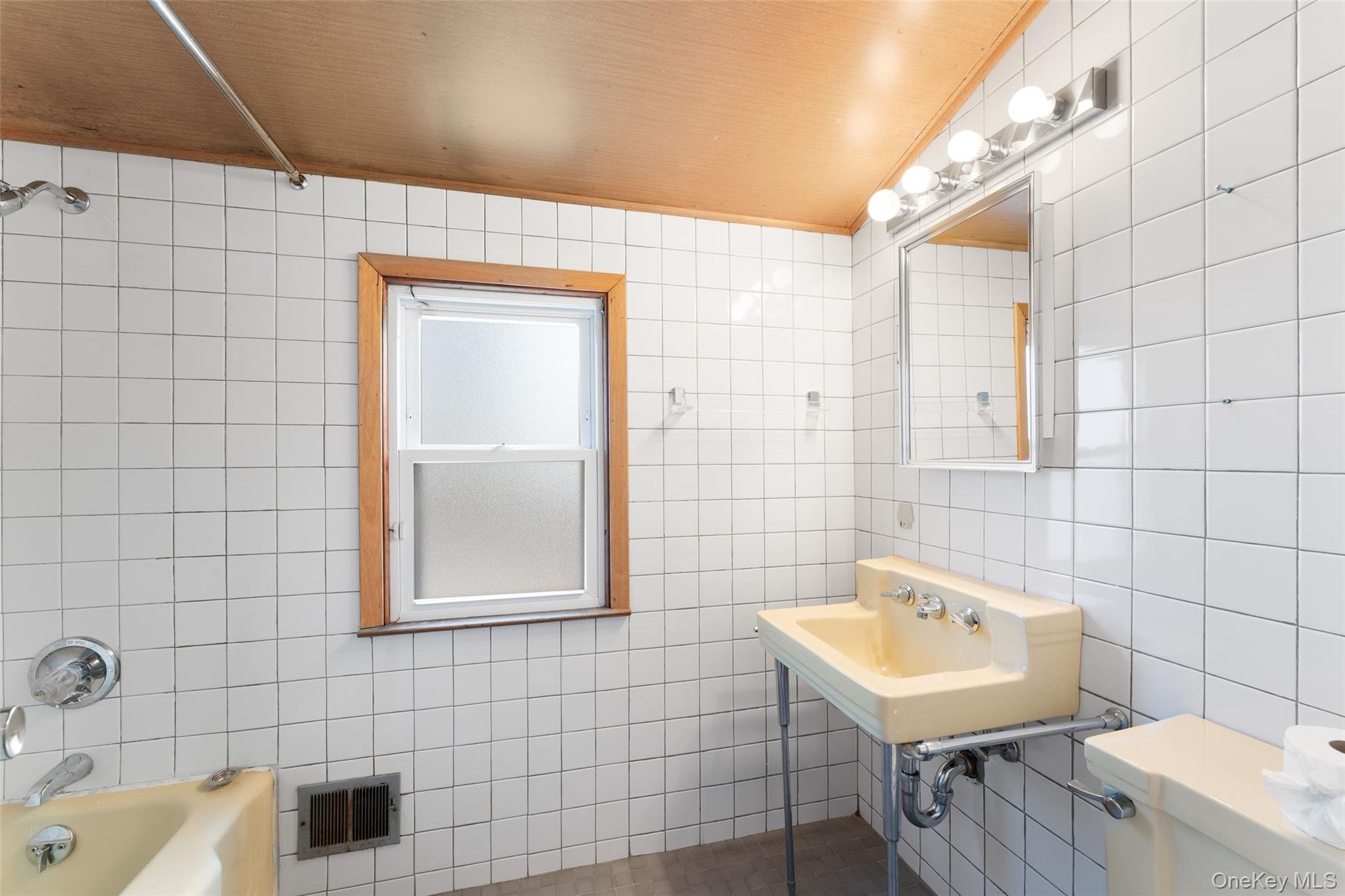 #16 photo, 67 Atherstone Road, Scarsdale , NY 10583