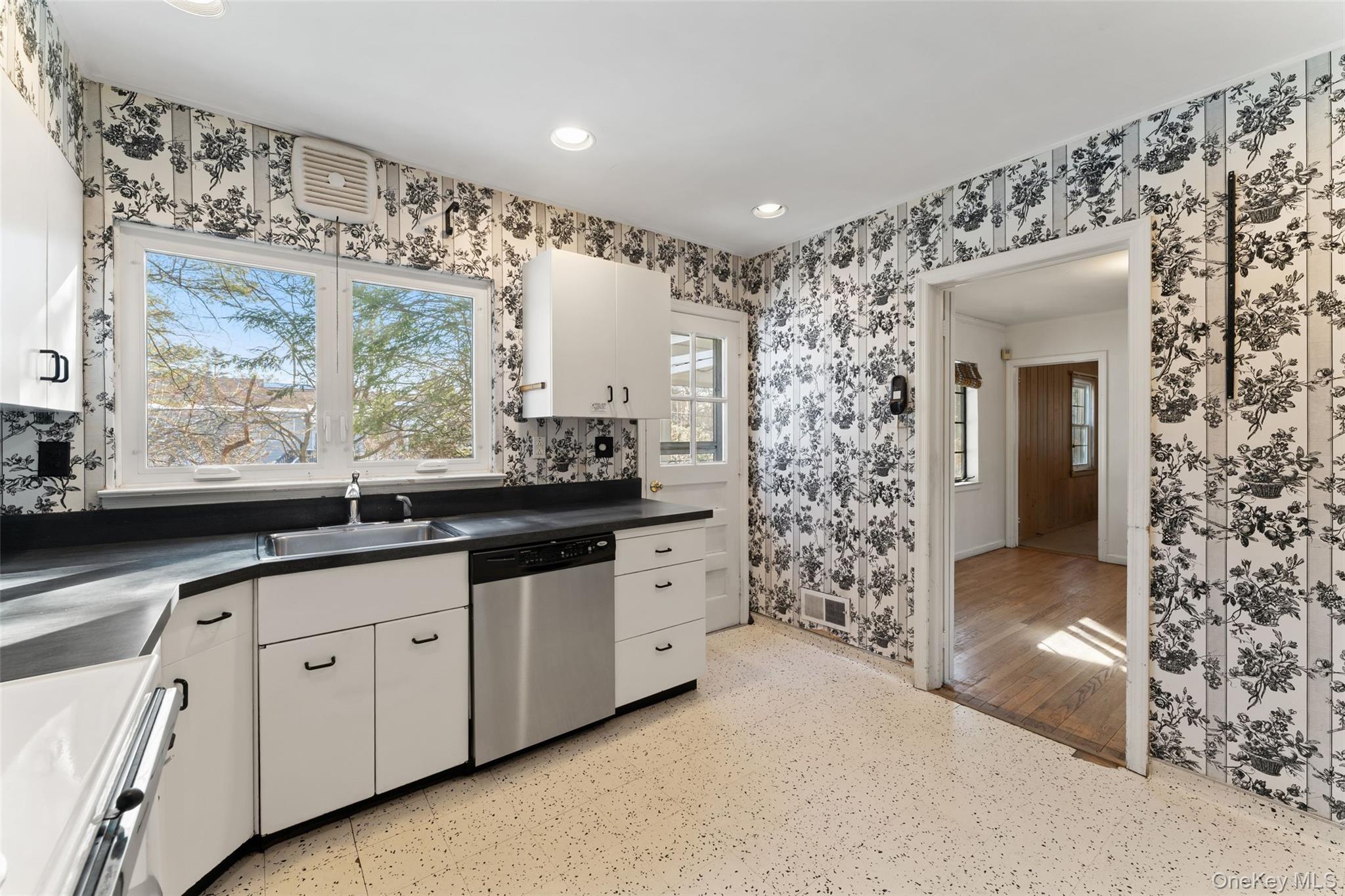 #6 photo, 67 Atherstone Road, Scarsdale , NY 10583