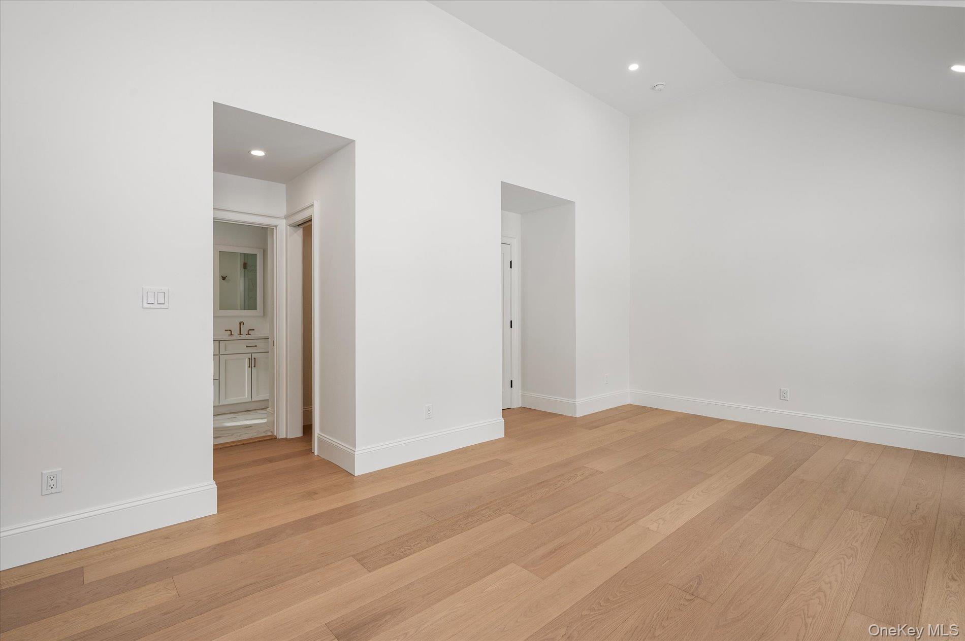 #18 photo, 20 Fox Hunt Lane, Cold Spring Harbor , NY 11724