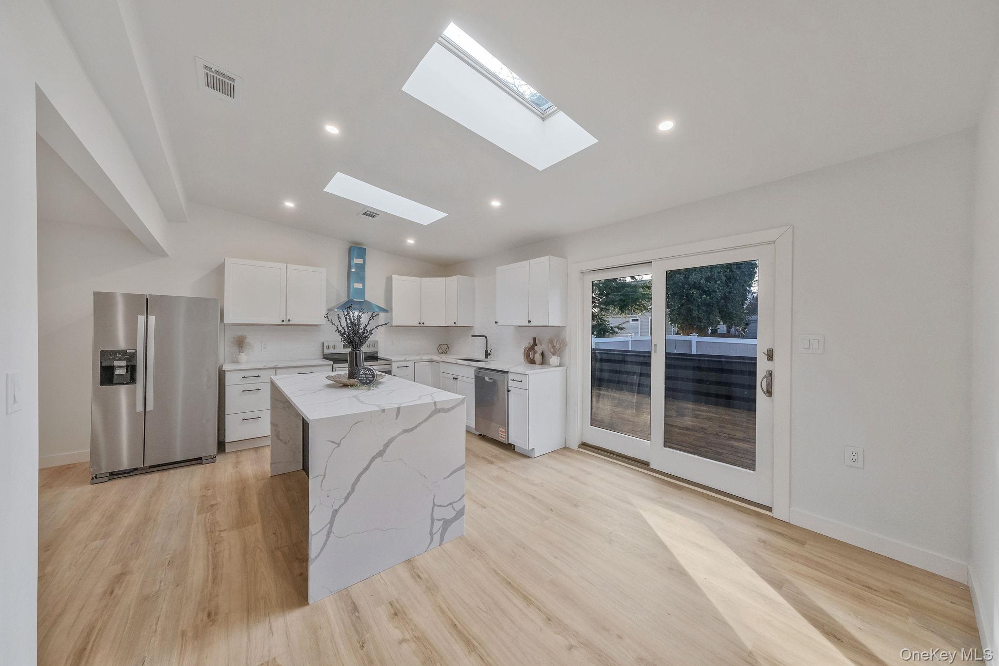 #6 photo, 73 Midwood Avenue, Farmingdale , NY 11735