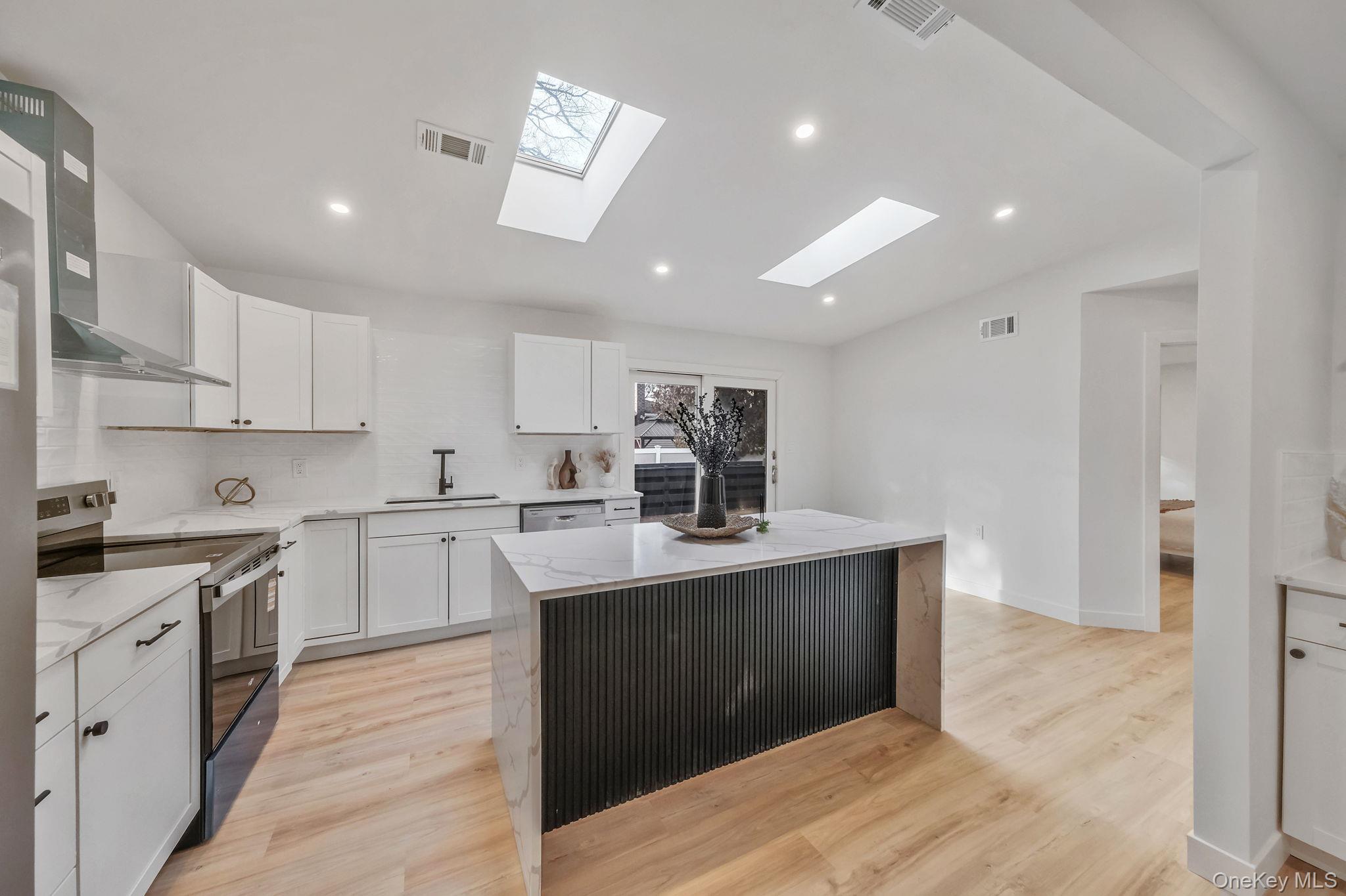 #8 photo, 73 Midwood Avenue, Farmingdale , NY 11735