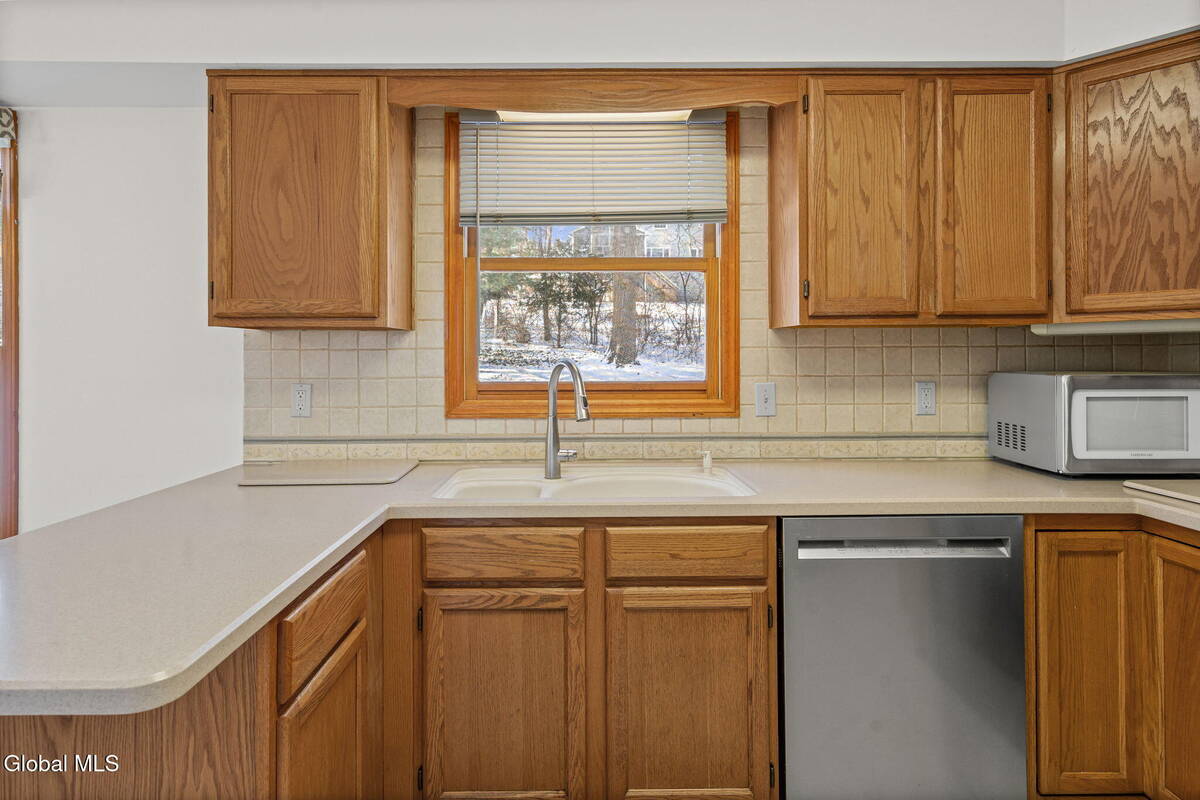 #17 photo, 14 Redwood Drive, Glenville , NY 12302