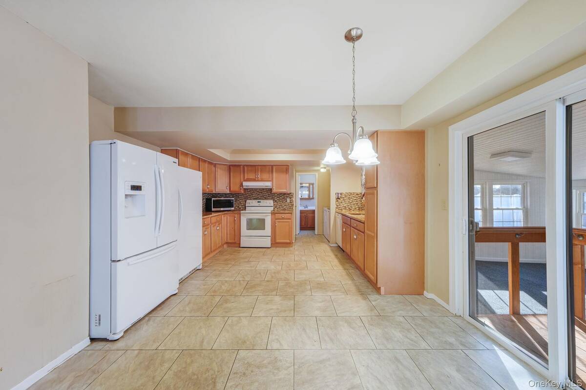 #11 photo, 139 Tarpon Avenue, Medford , NY 11763