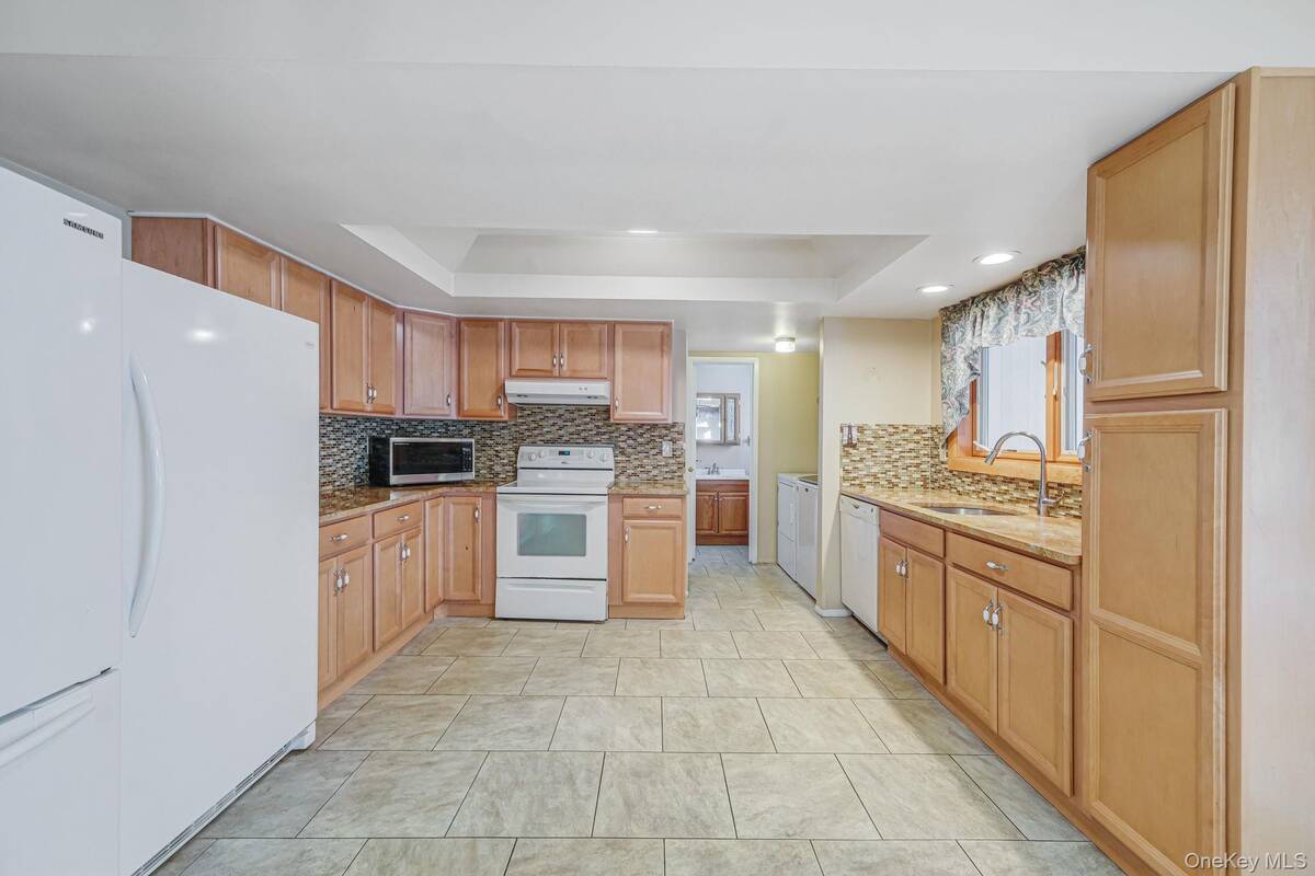 #13 photo, 139 Tarpon Avenue, Medford , NY 11763