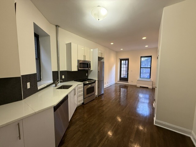 #3 photo, 73 THOMPSON Street, SoHo , NY 10012