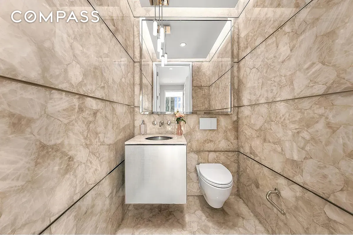 #15 photo, New York City, Midtown , NY 10019