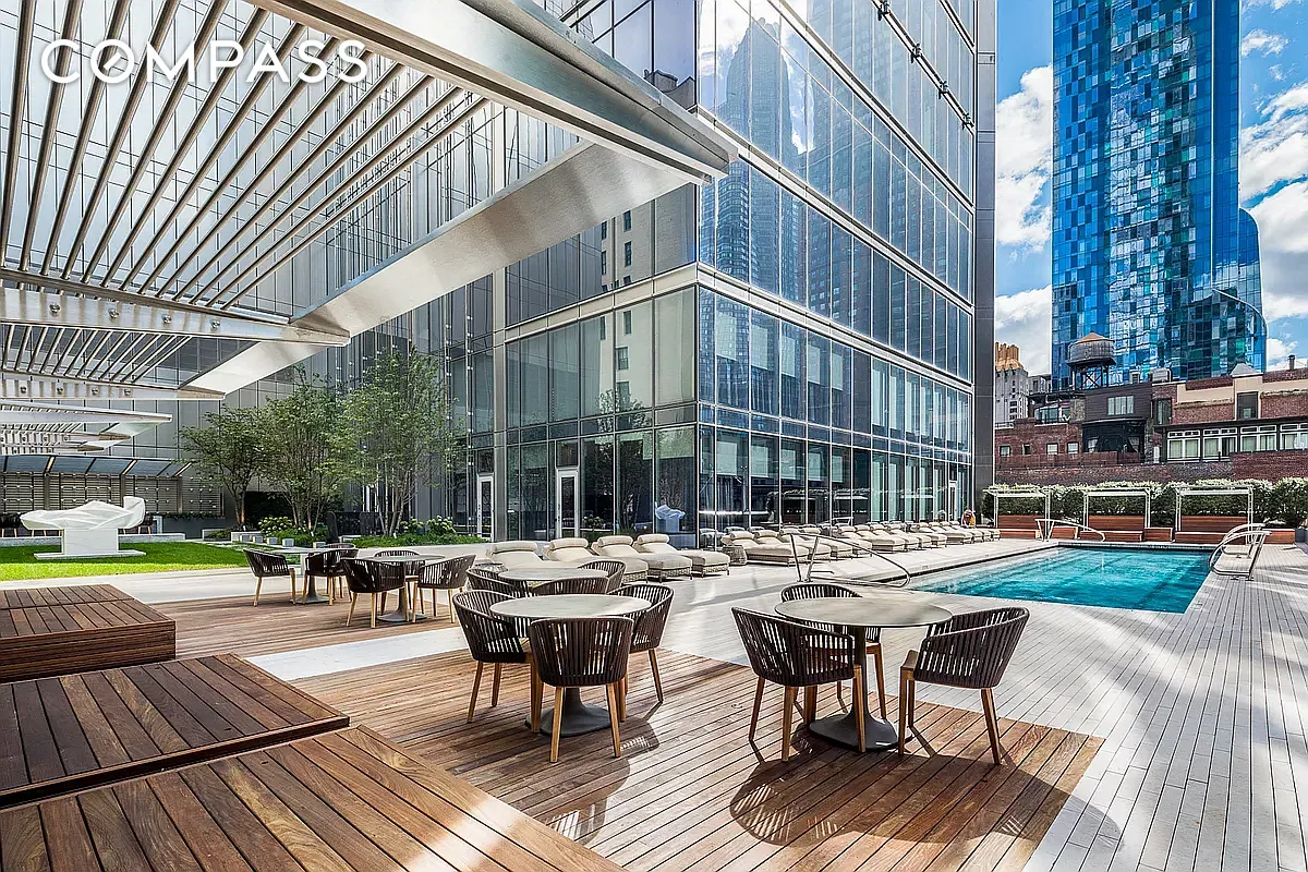 #17 photo, New York City, Midtown , NY 10019