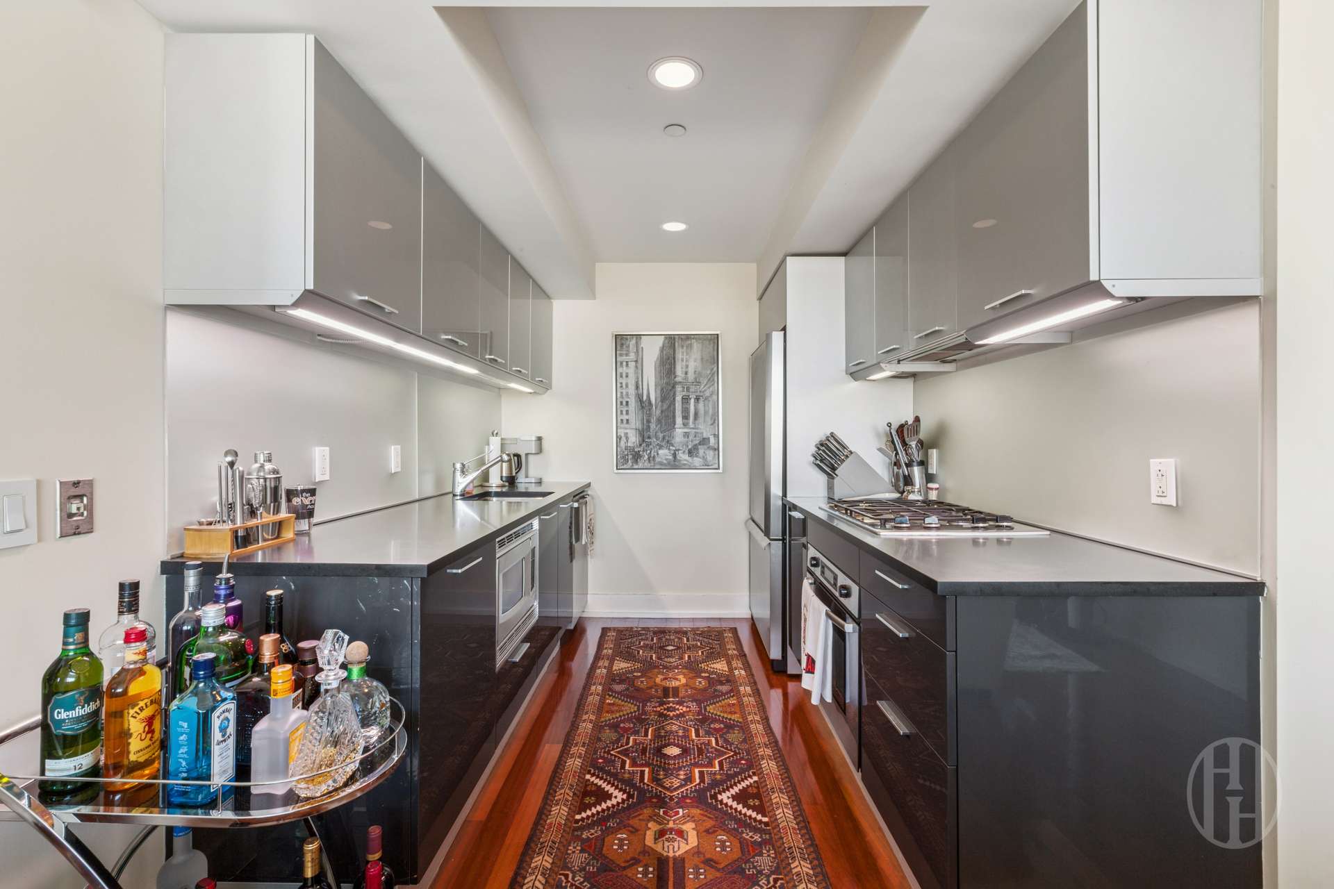 #4 photo, 350 W 42nd Street, Hell's Kitchen , NY 10036