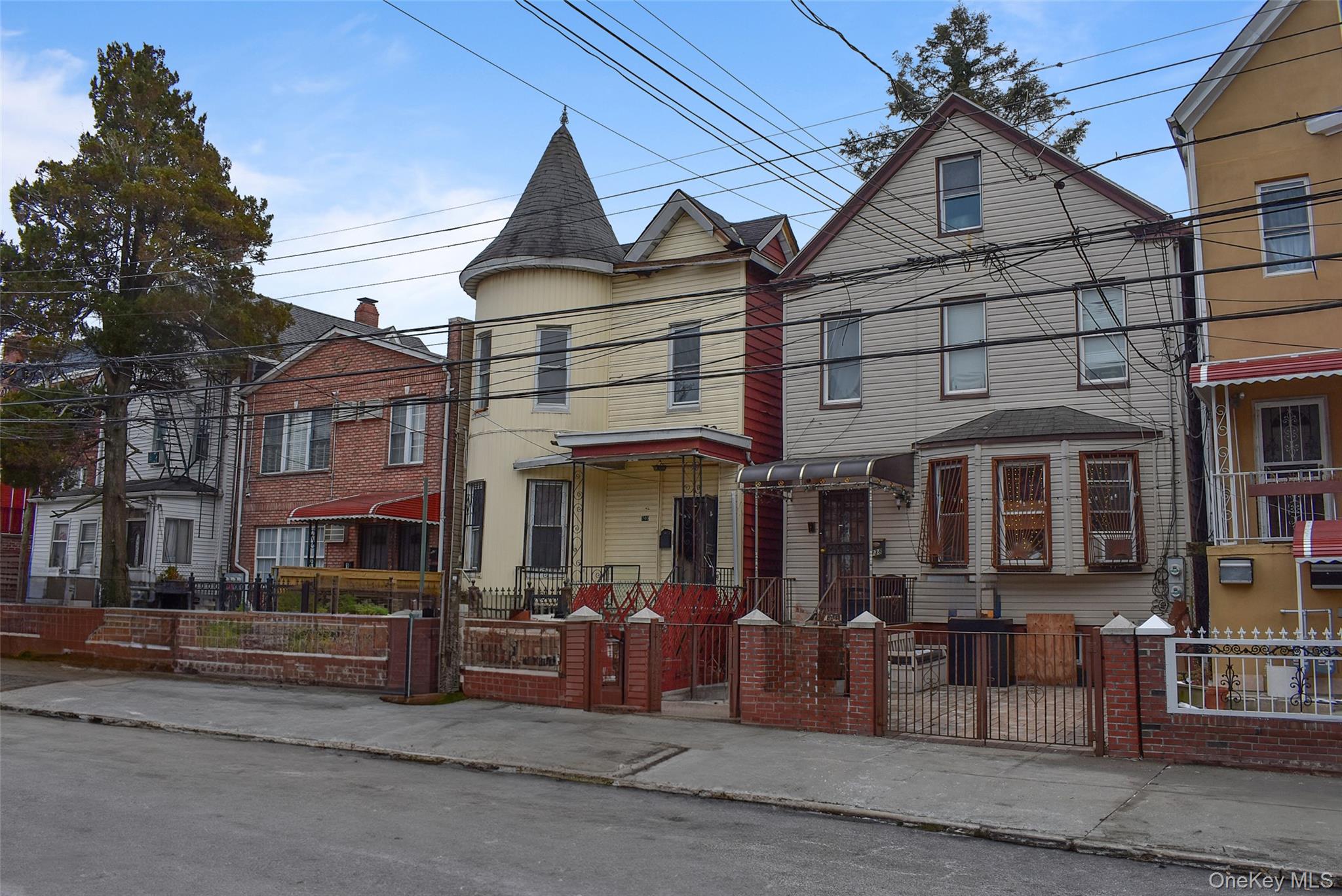 #3 photo, 740 E 218th Street, Bronx , NY 10467