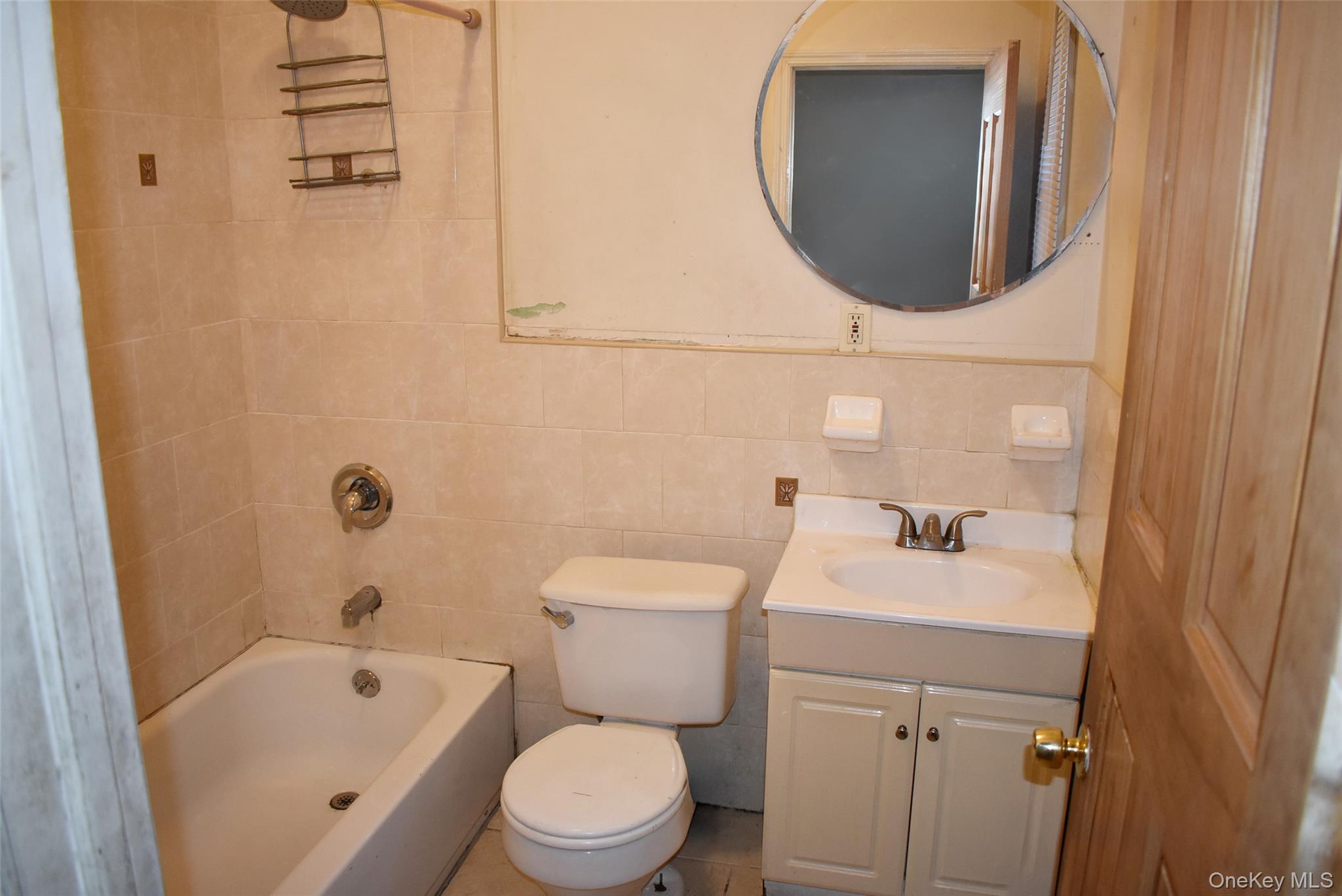 #8 photo, 740 E 218th Street, Bronx , NY 10467