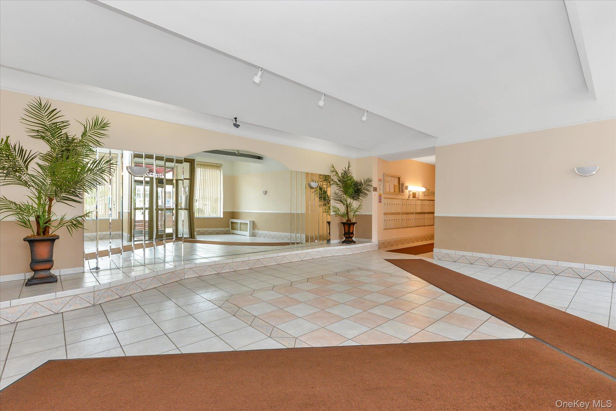 #9 photo, 71-11 Yellowstone Boulevard, Куинс ‖ Forest Hills , NY 11375