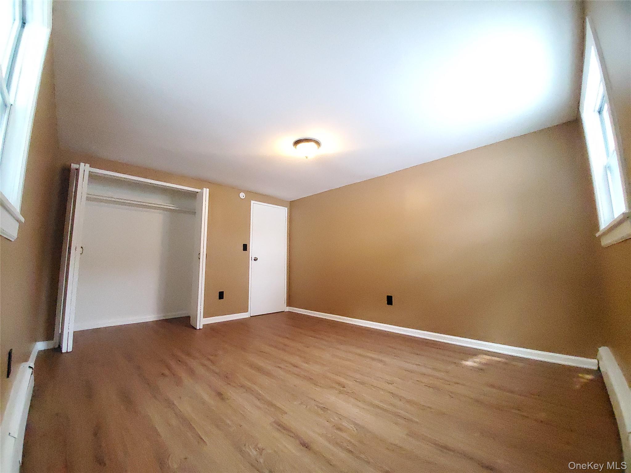 #10 photo, 220 Kinkel Street, ناسو Westbury , NY 11590