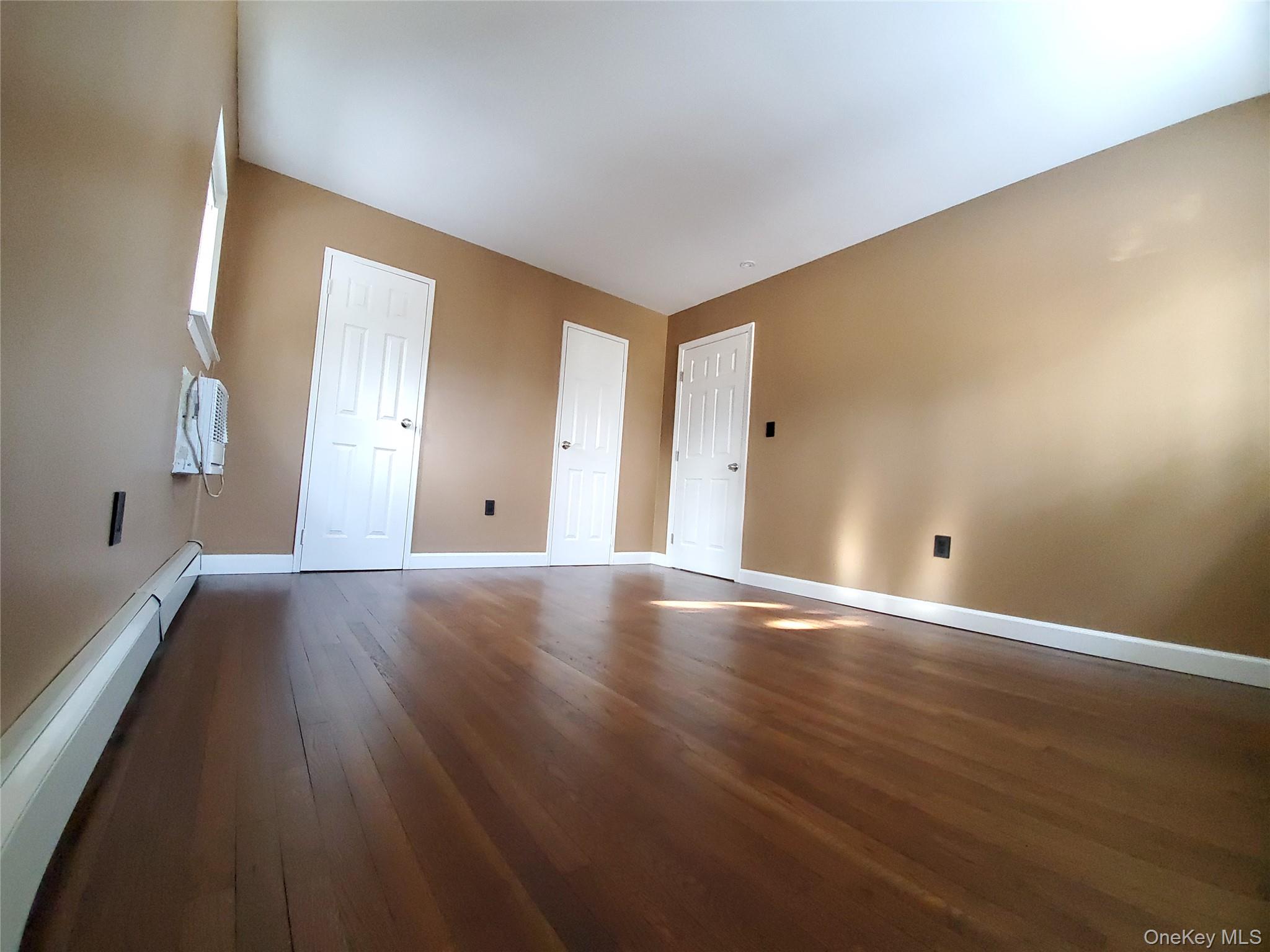 #11 photo, 220 Kinkel Street, ناسو Westbury , NY 11590