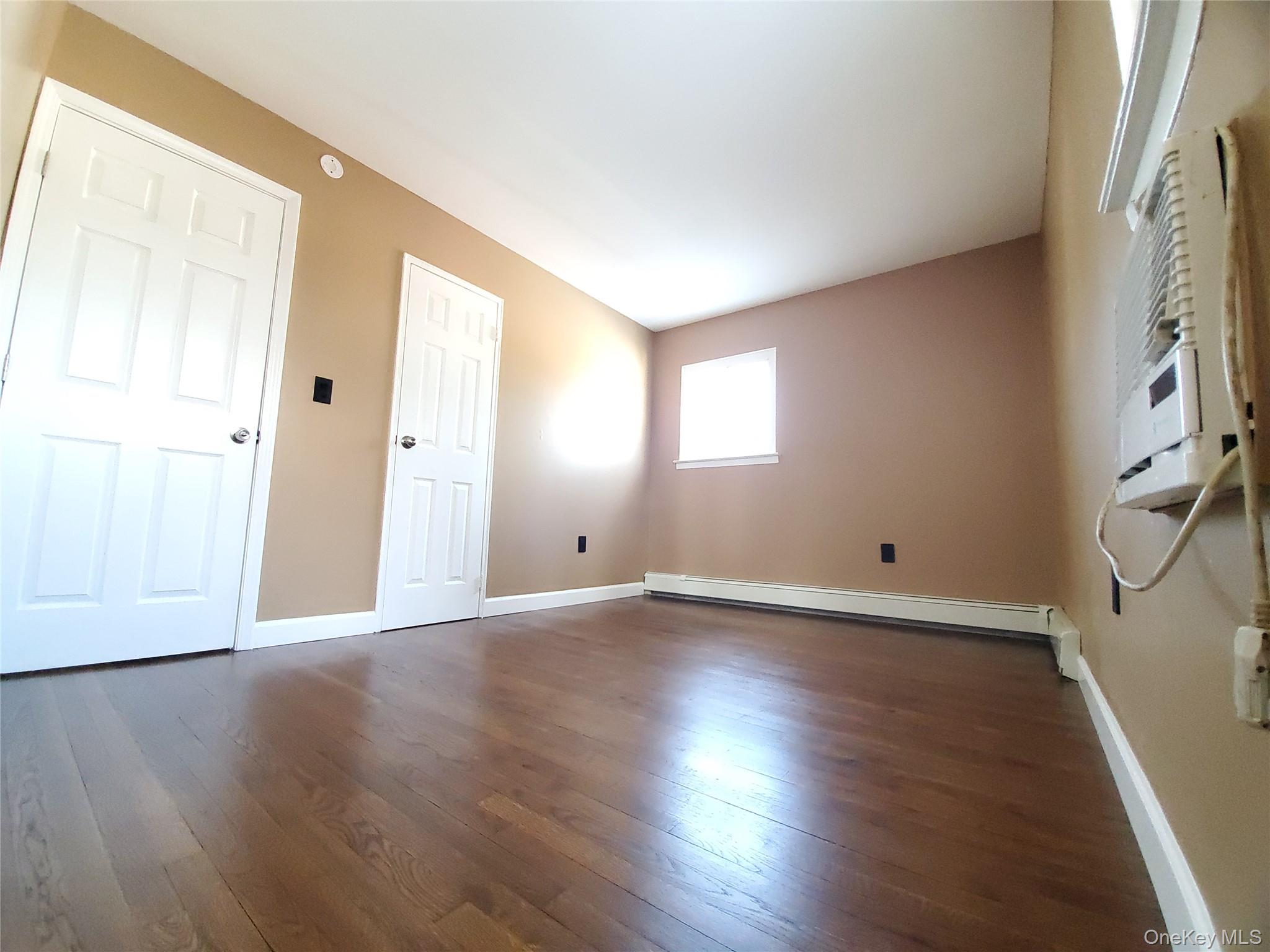 #12 photo, 220 Kinkel Street, ناسو Westbury , NY 11590