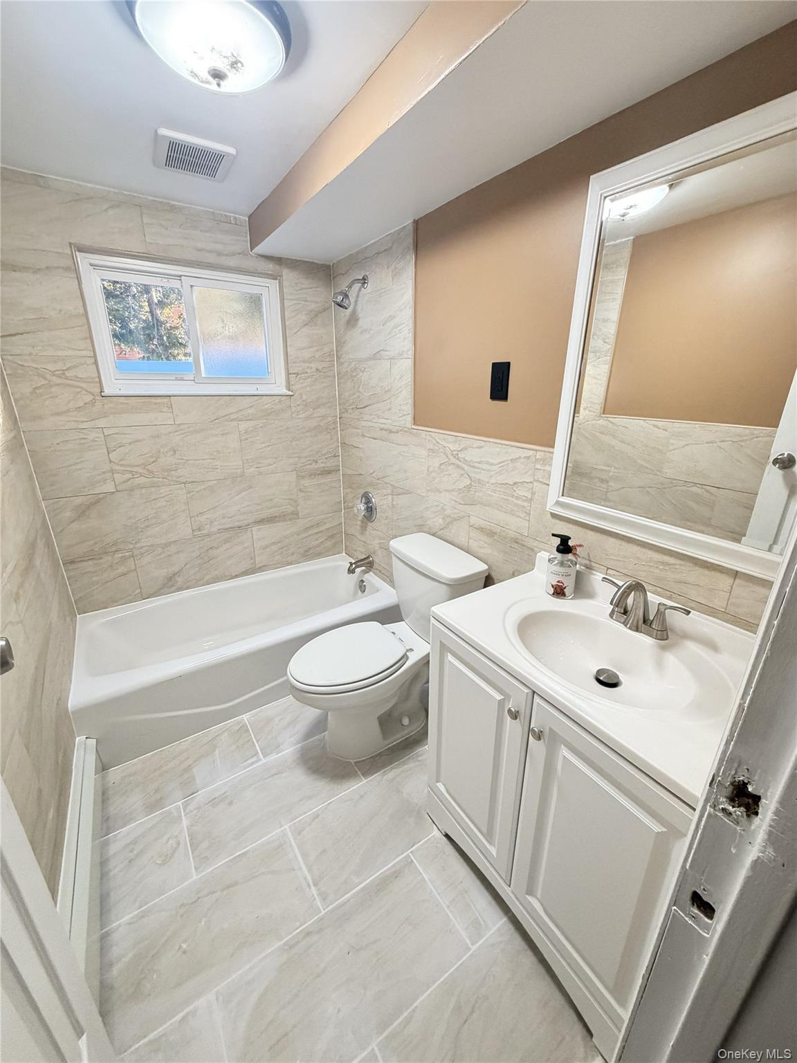 #16 photo, 220 Kinkel Street, ناسو Westbury , NY 11590