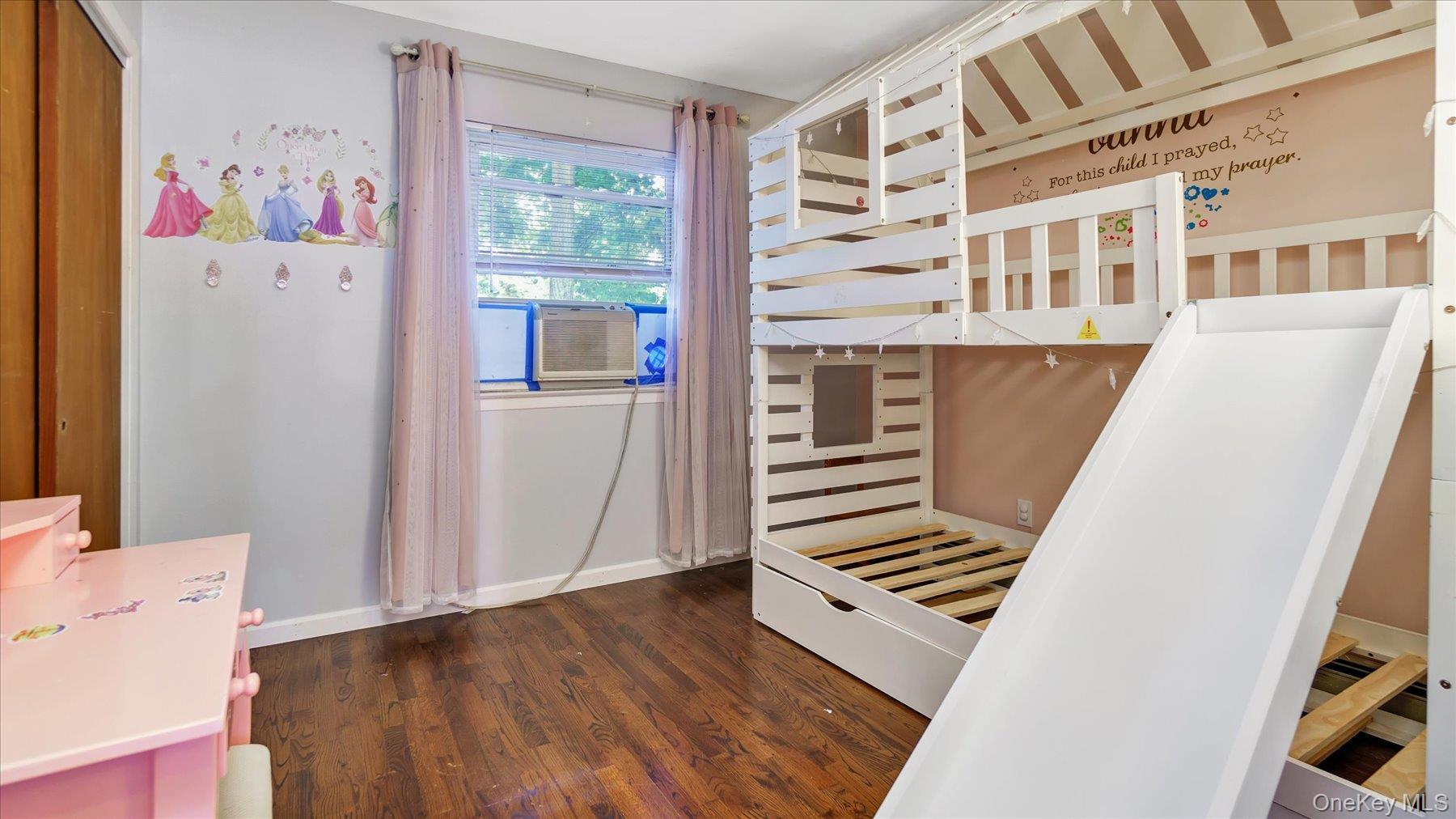 #19 photo, 3 Altamont Avenue, Sea Cliff , NY 11579