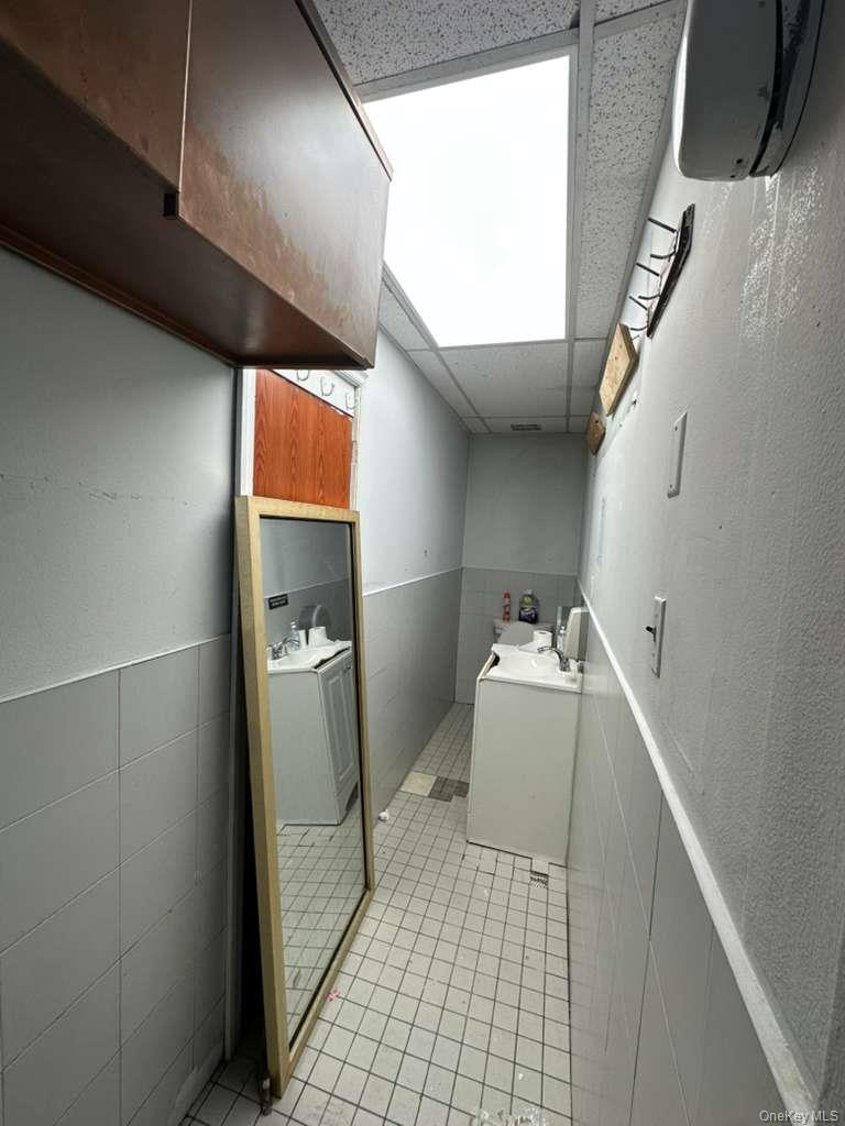 #2 photo, 3800 E Tremont Avenue, Bronx , NY 10465