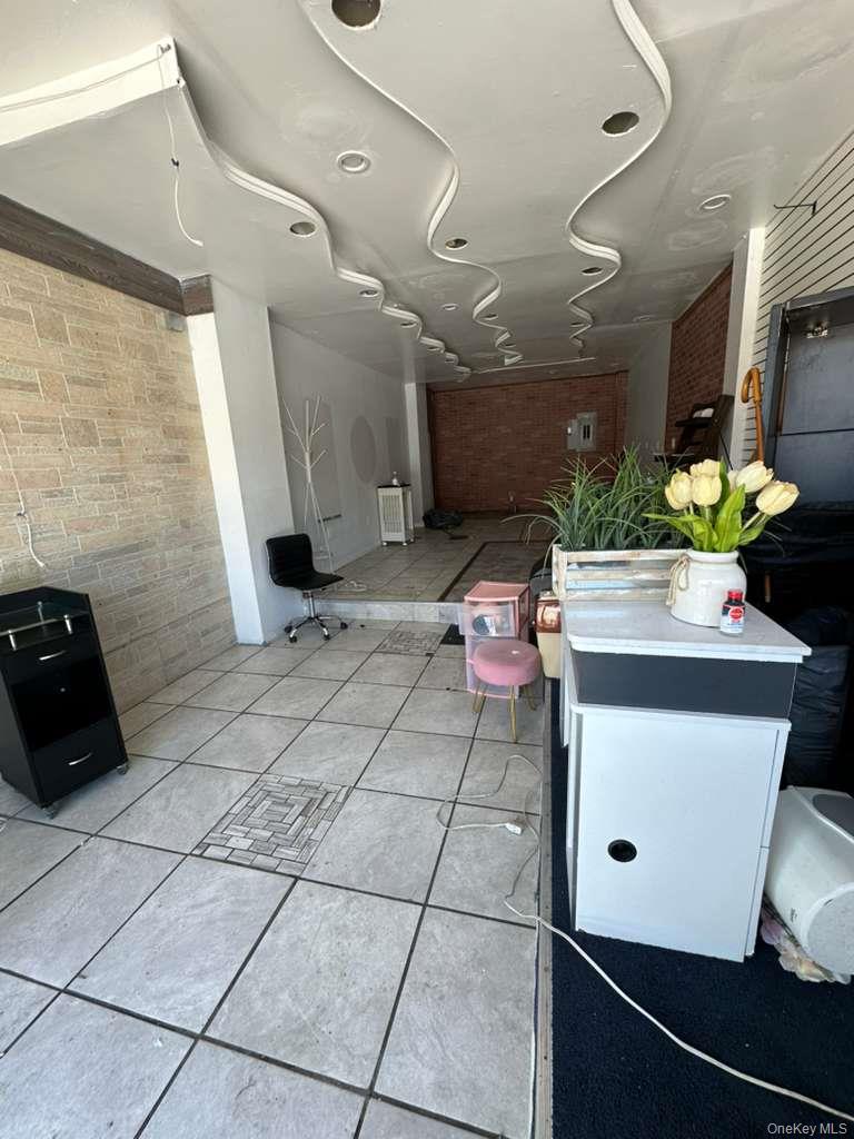 #3 photo, 3800 E Tremont Avenue, Bronx , NY 10465