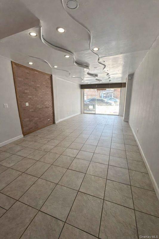 #5 photo, 3800 E Tremont Avenue, Bronx , NY 10465