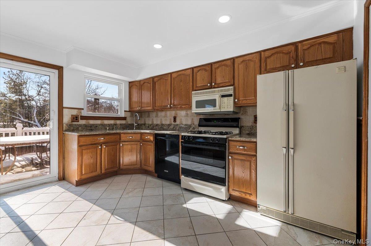 #9 photo, 20 Alex Lane, Glen Cove , NY 11542