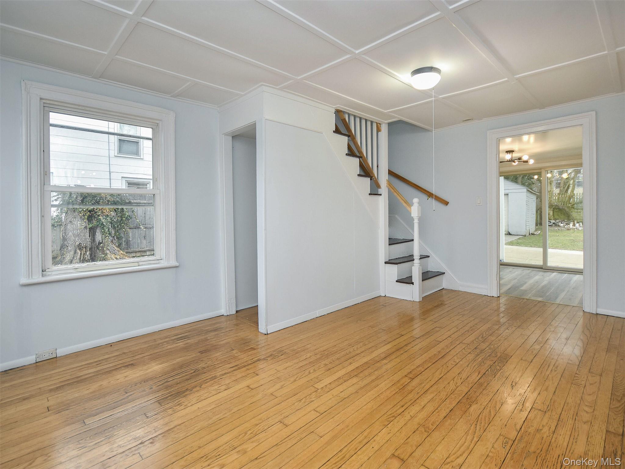 #10 photo, 12 2nd Avenue, Port Washington , NY 11050