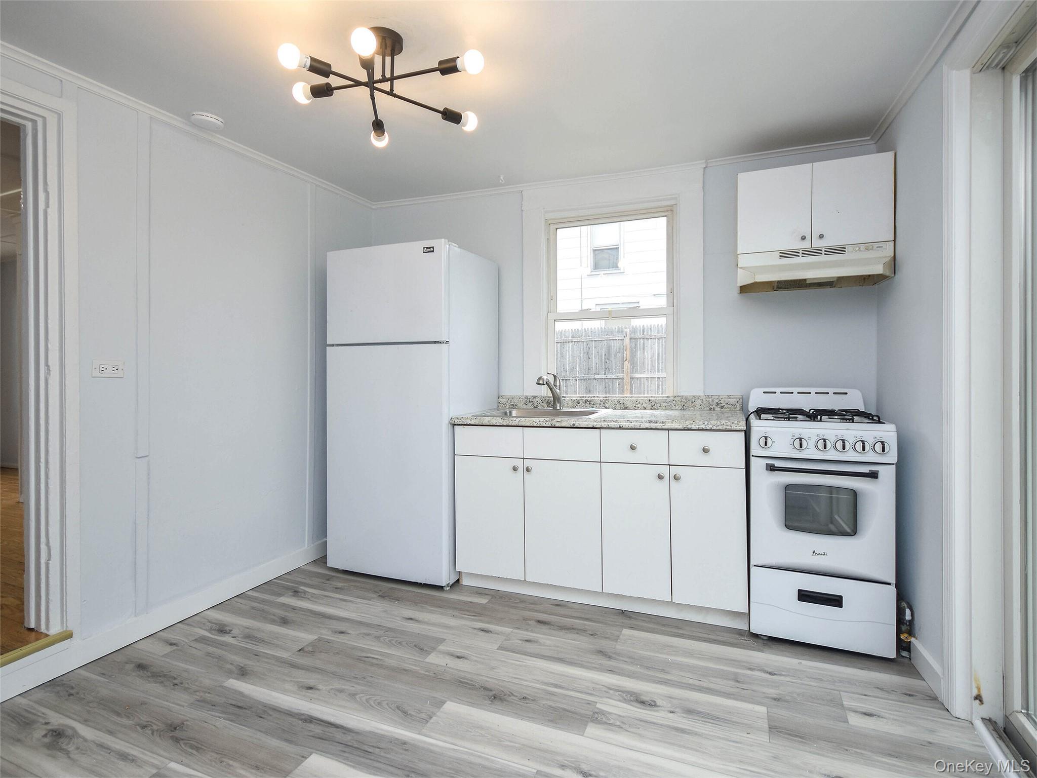 #14 photo, 12 2nd Avenue, Port Washington , NY 11050