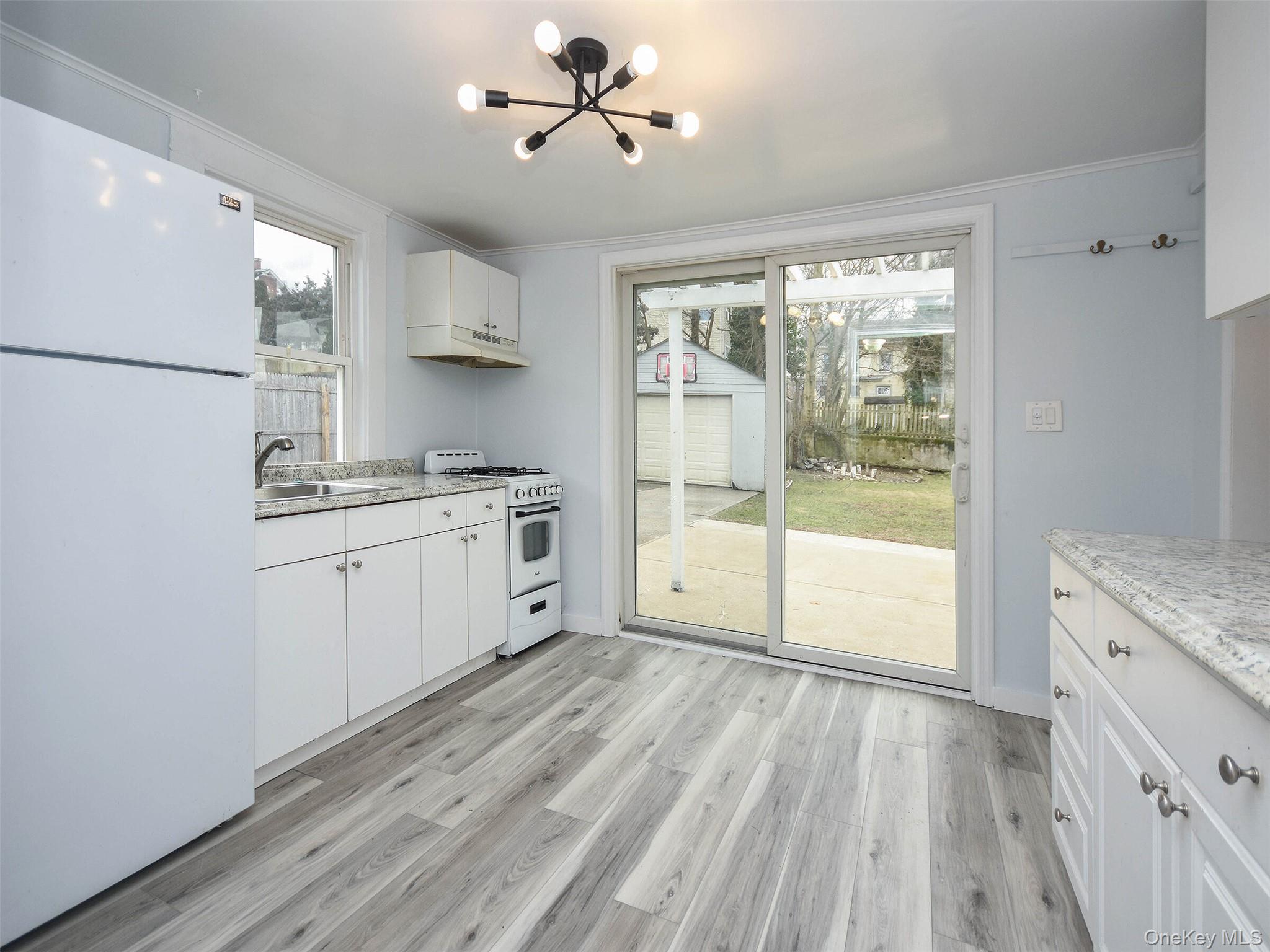 #15 photo, 12 2nd Avenue, Port Washington , NY 11050