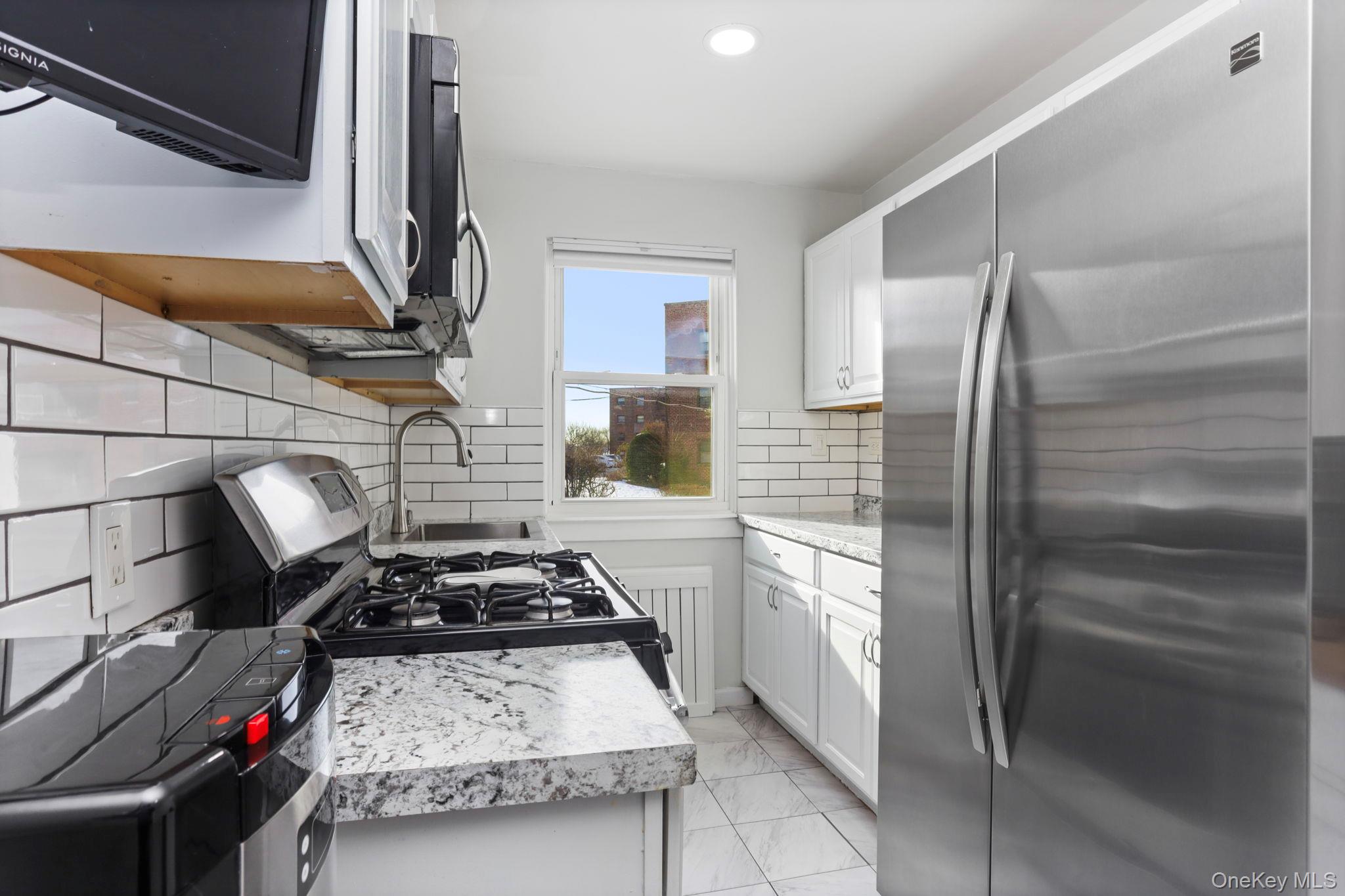 #10 photo, 450 Pelham Road, New Rochelle , NY 10805