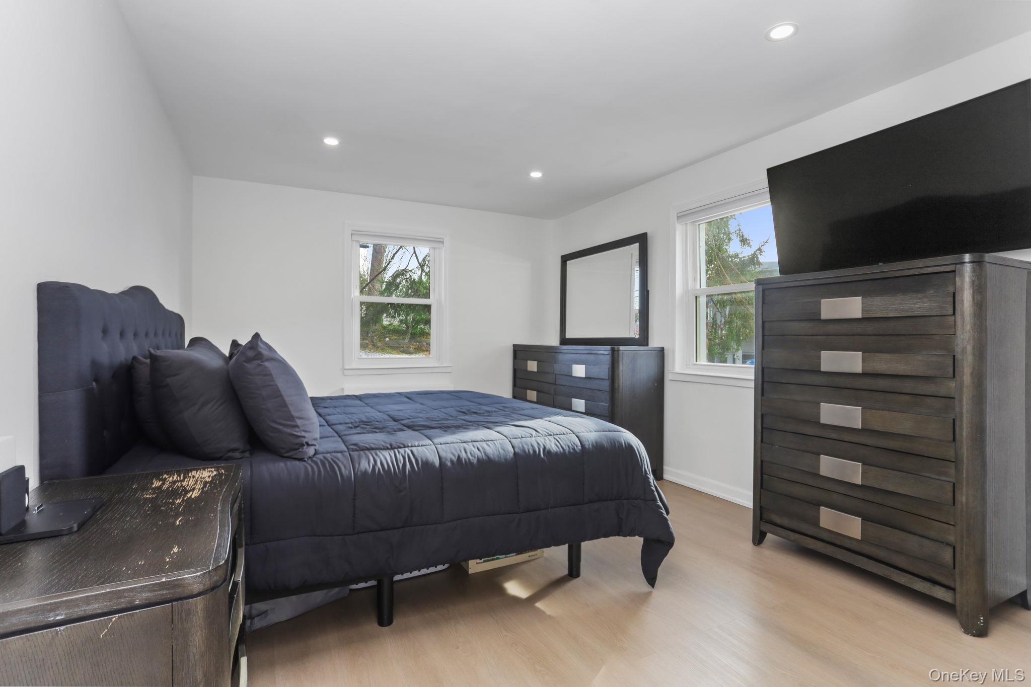 #11 photo, 450 Pelham Road, New Rochelle , NY 10805