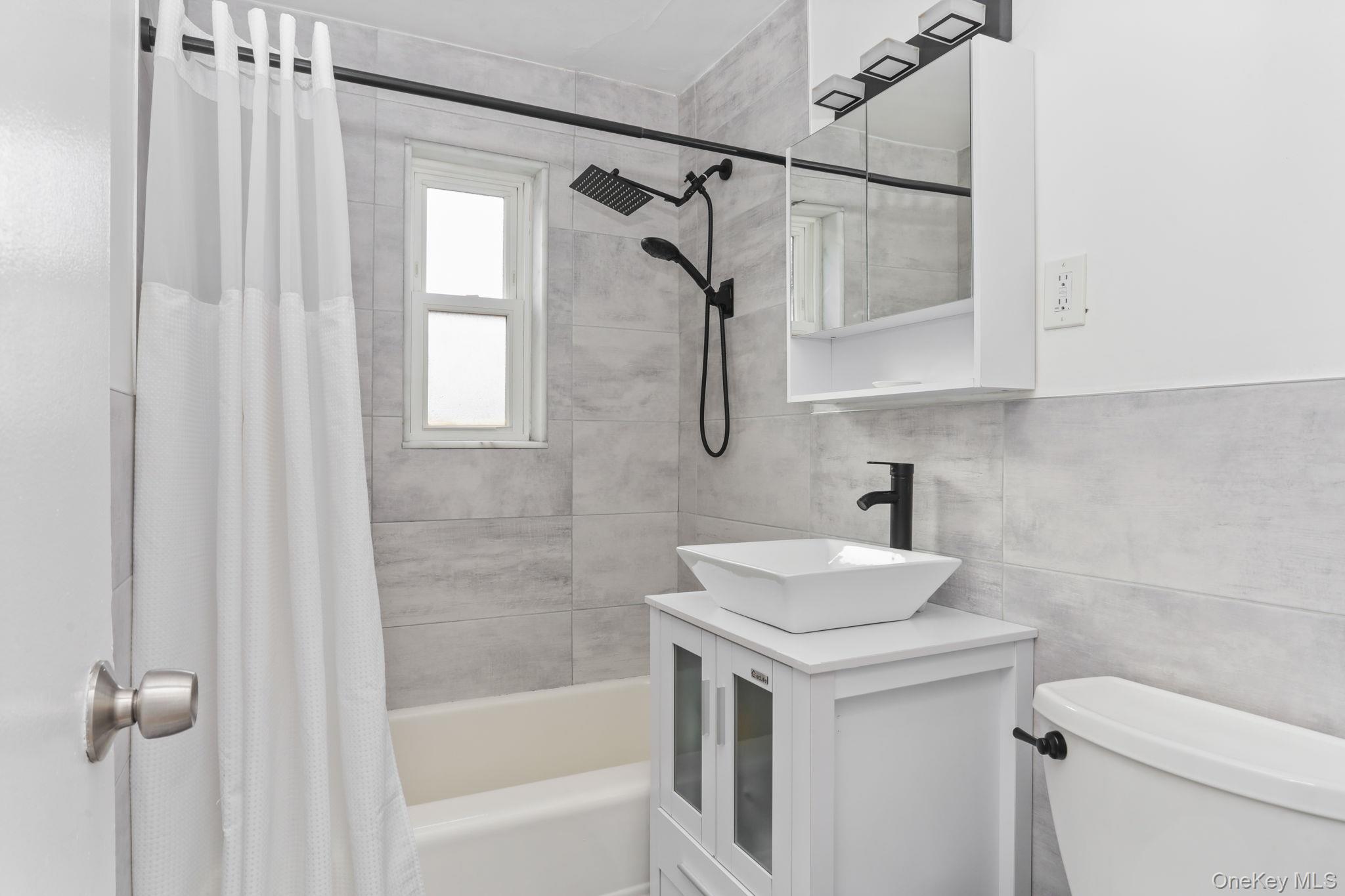 #13 photo, 450 Pelham Road, New Rochelle , NY 10805