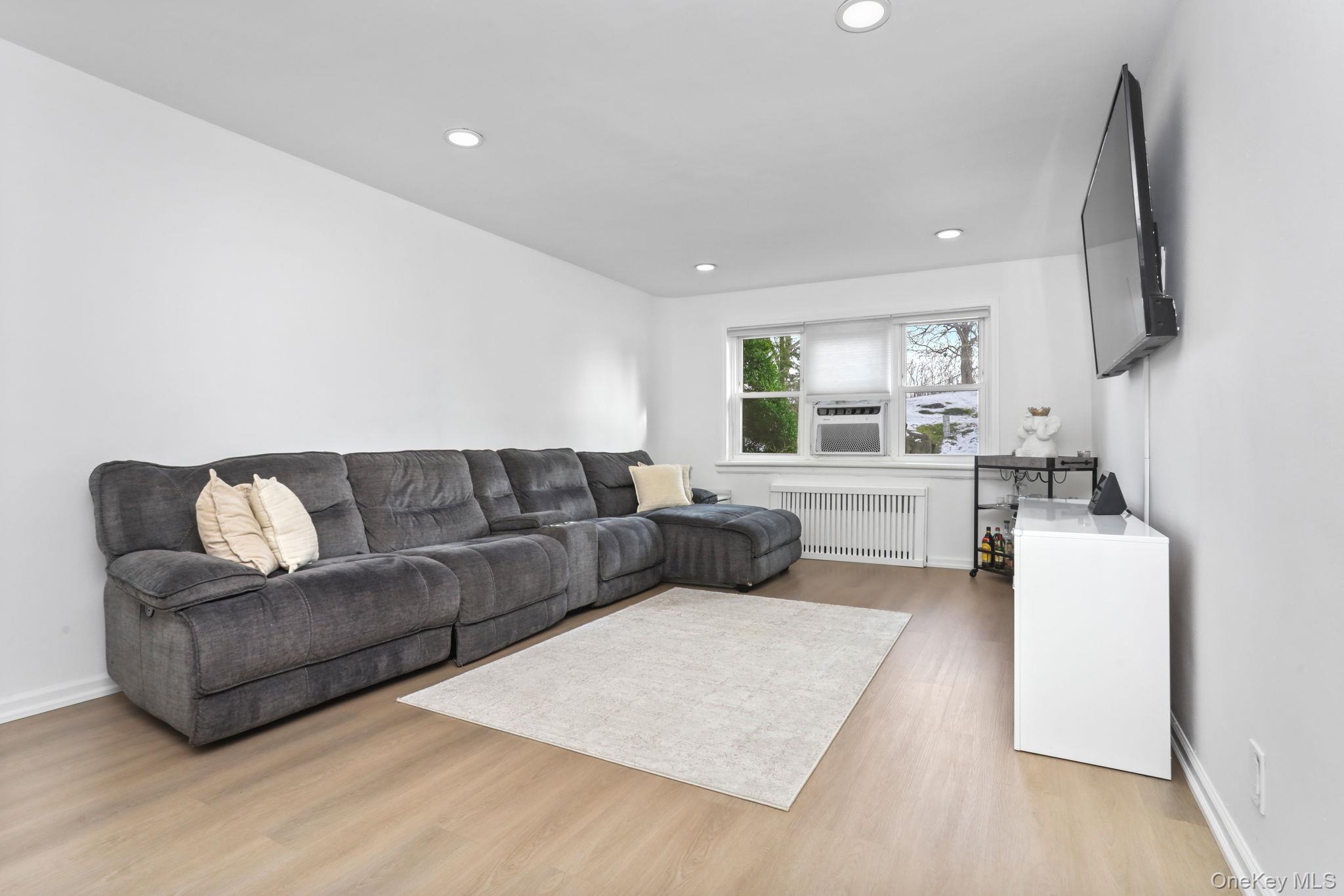 #2 photo, 450 Pelham Road, New Rochelle , NY 10805